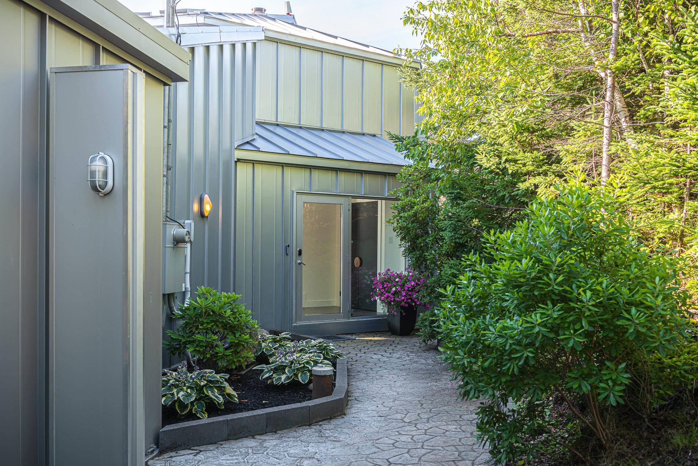 $1,995,000.00: 20 Ashley Drive, Halibut Bay