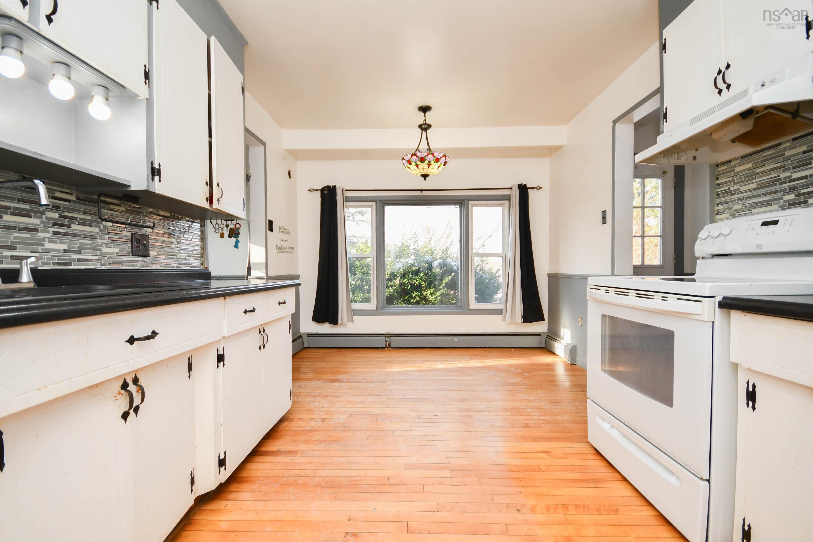 $499,900.00: 7 Main Street, Bedford