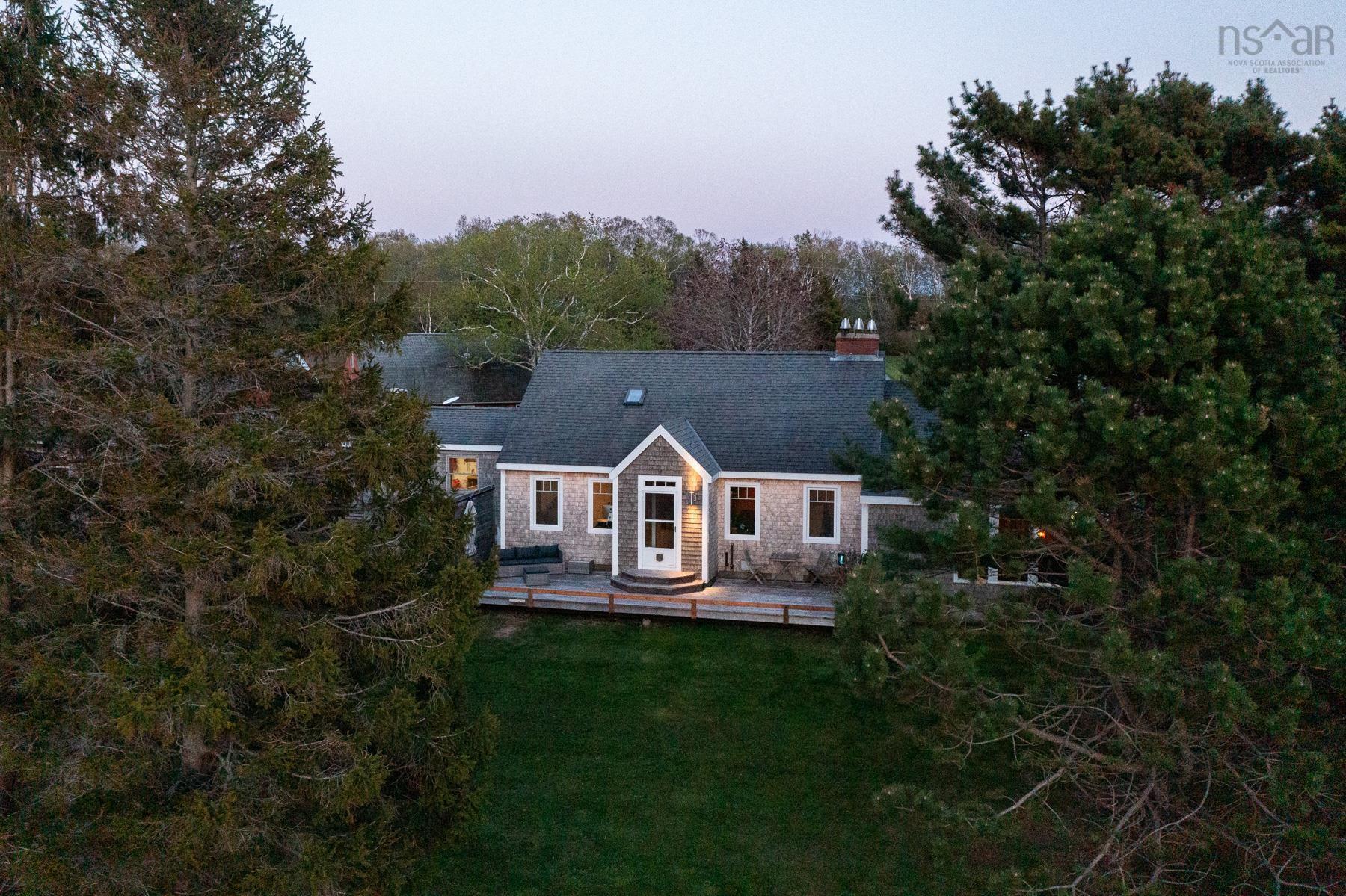 $799,000.00: 7959 Highway 101, Barton