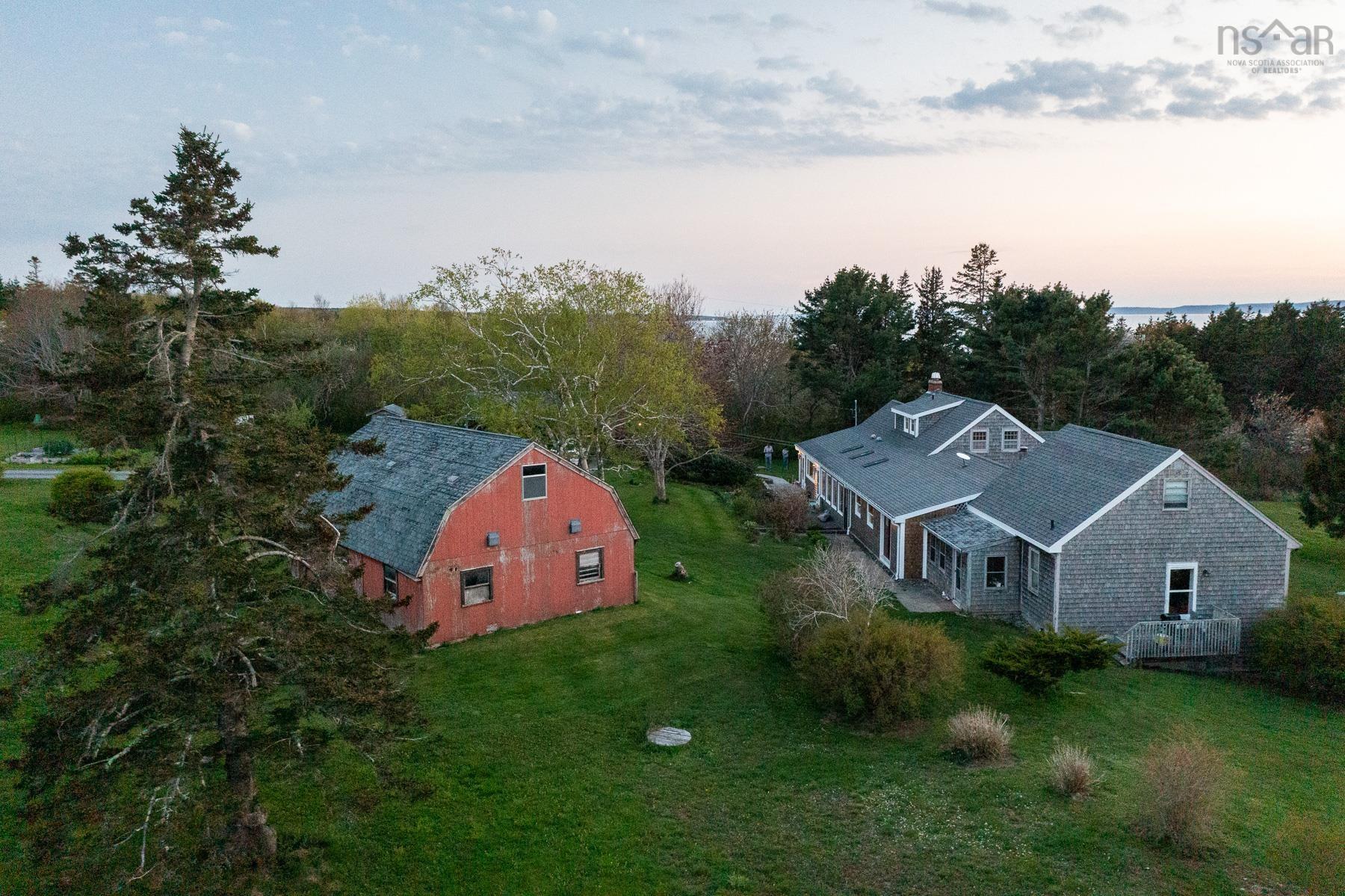 $799,000.00: 7959 Highway 101, Barton