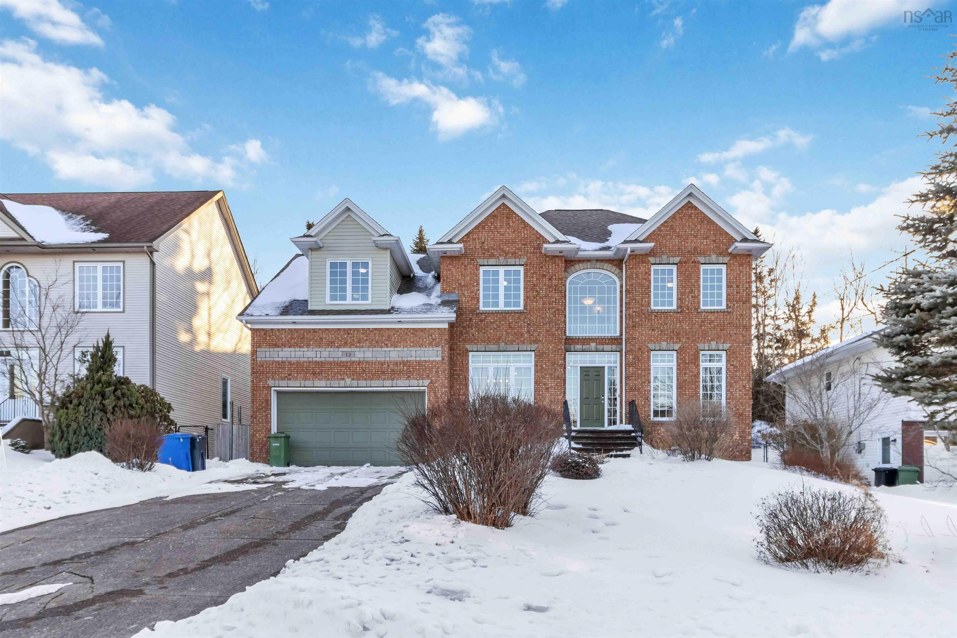 $899,900.00: 12 Walnut  Hall, Dartmouth
