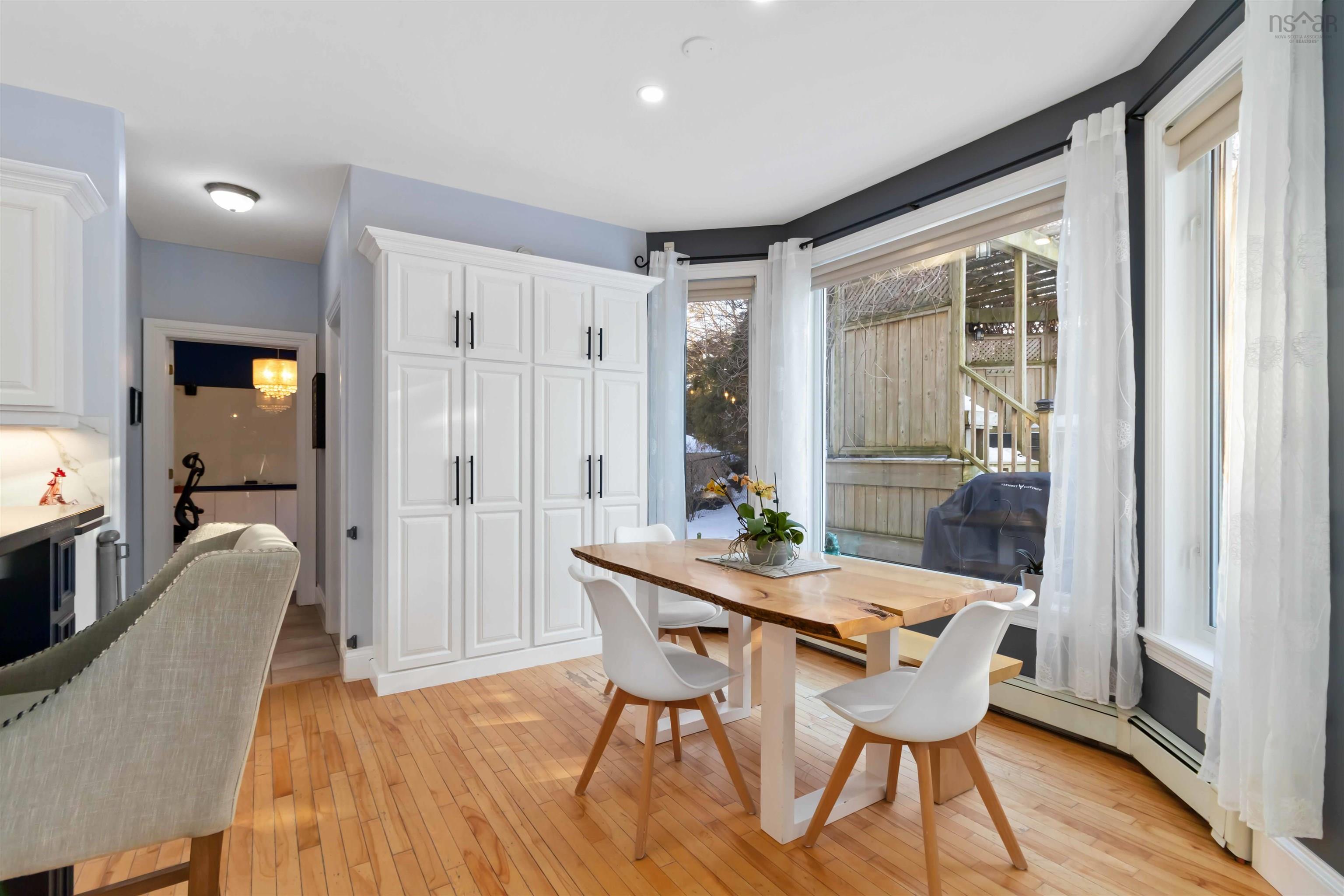 $899,900.00: 12 Walnut  Hall, Dartmouth