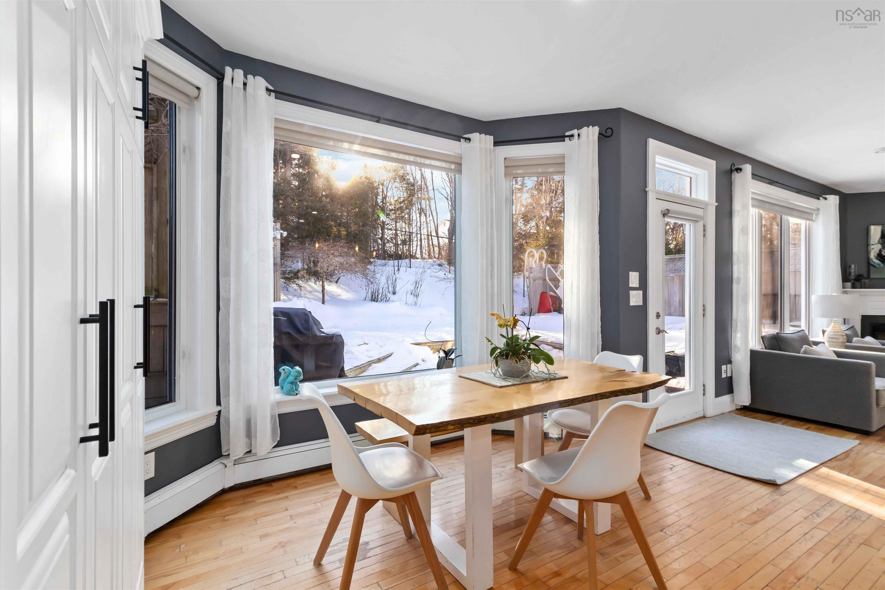 $899,900.00: 12 Walnut  Hall, Dartmouth