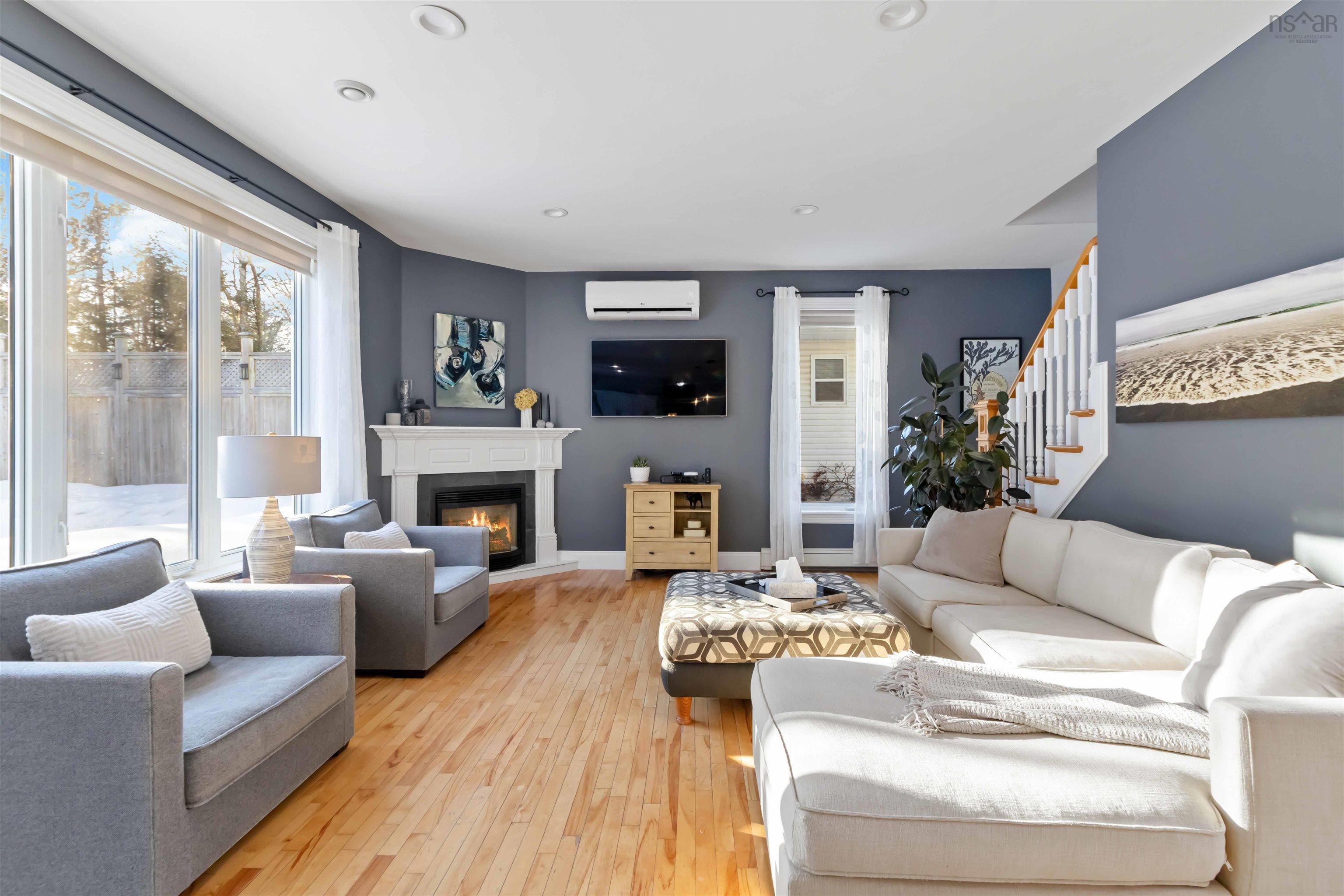 $899,900.00: 12 Walnut  Hall, Dartmouth