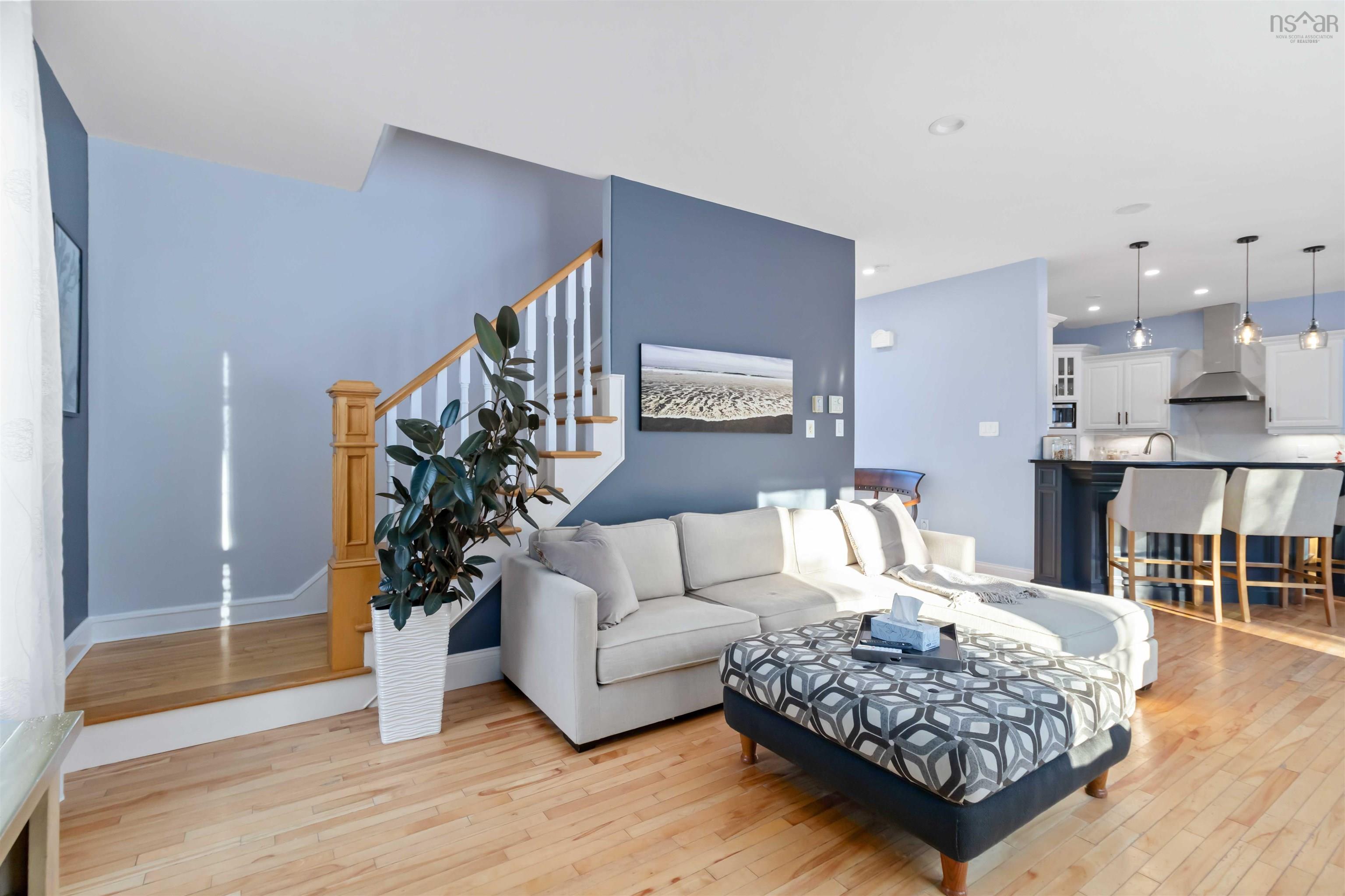 $899,900.00: 12 Walnut  Hall, Dartmouth