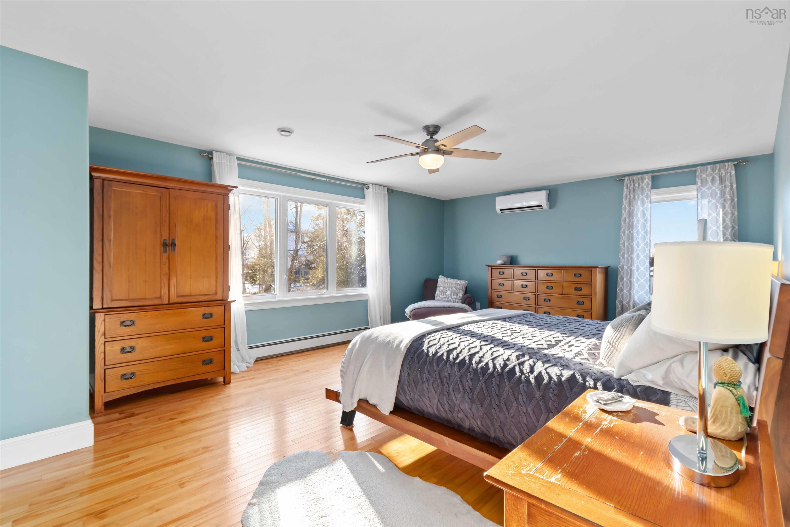 $899,900.00: 12 Walnut  Hall, Dartmouth