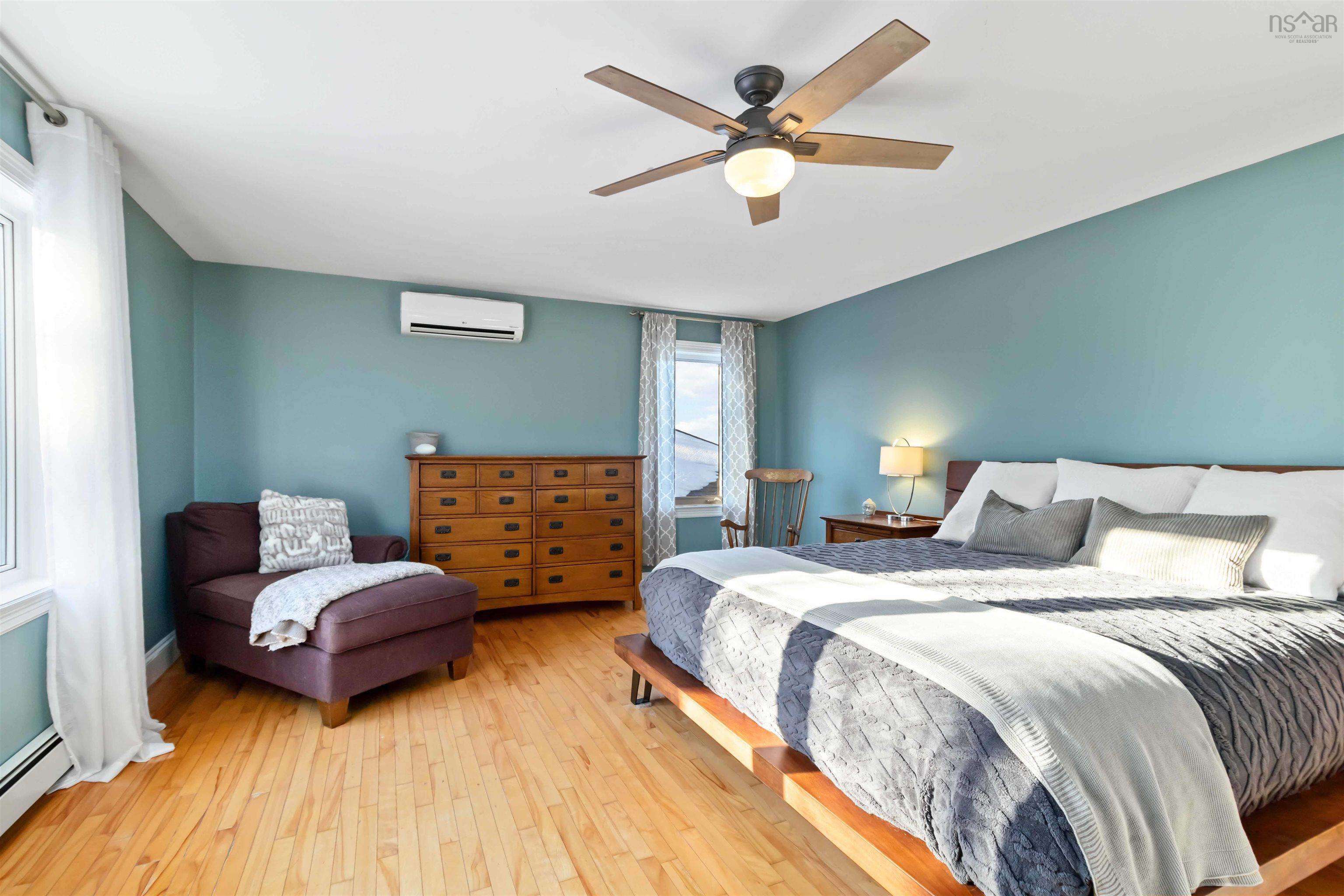 $899,900.00: 12 Walnut  Hall, Dartmouth