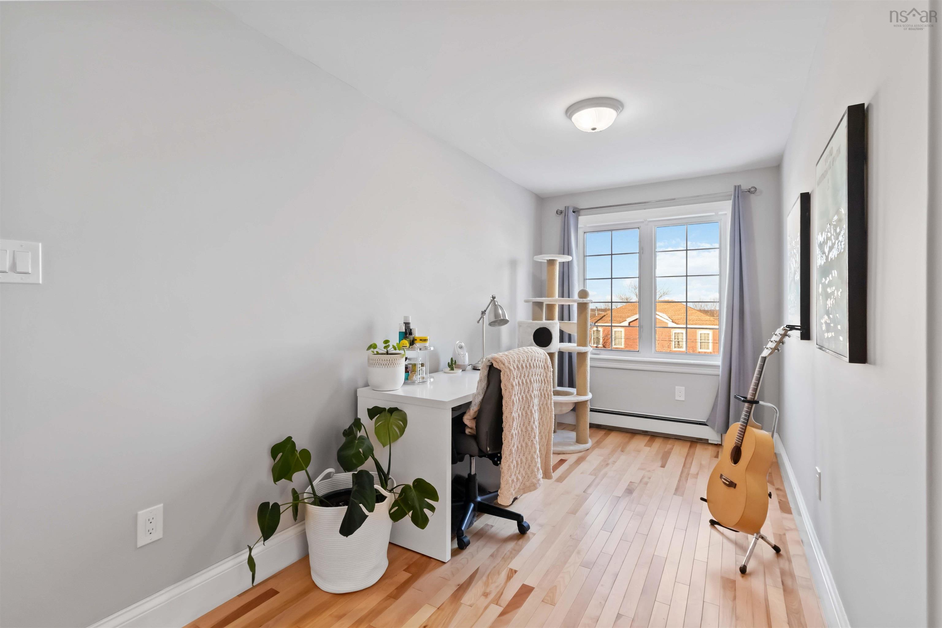 $899,900.00: 12 Walnut  Hall, Dartmouth