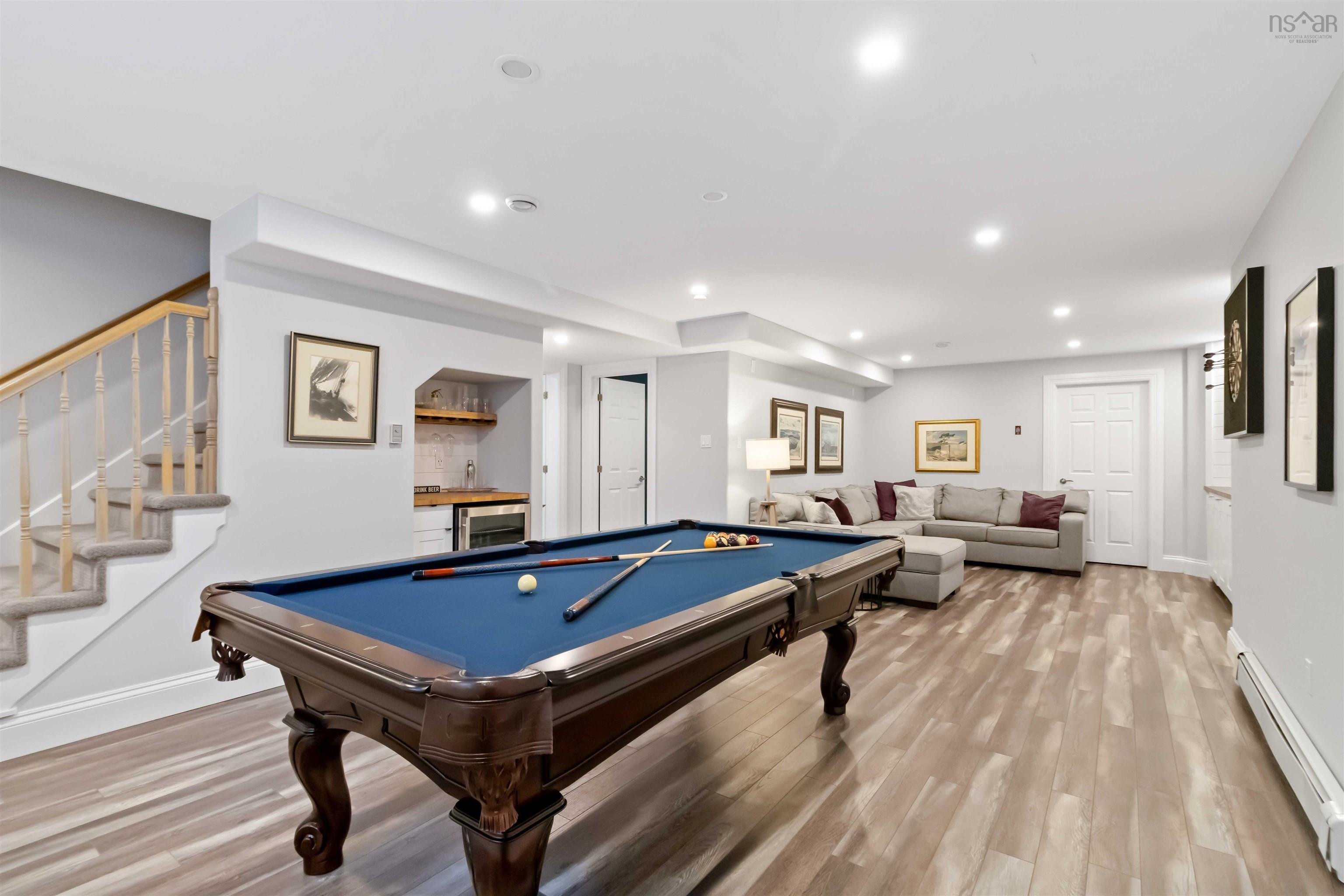 $899,900.00: 12 Walnut  Hall, Dartmouth