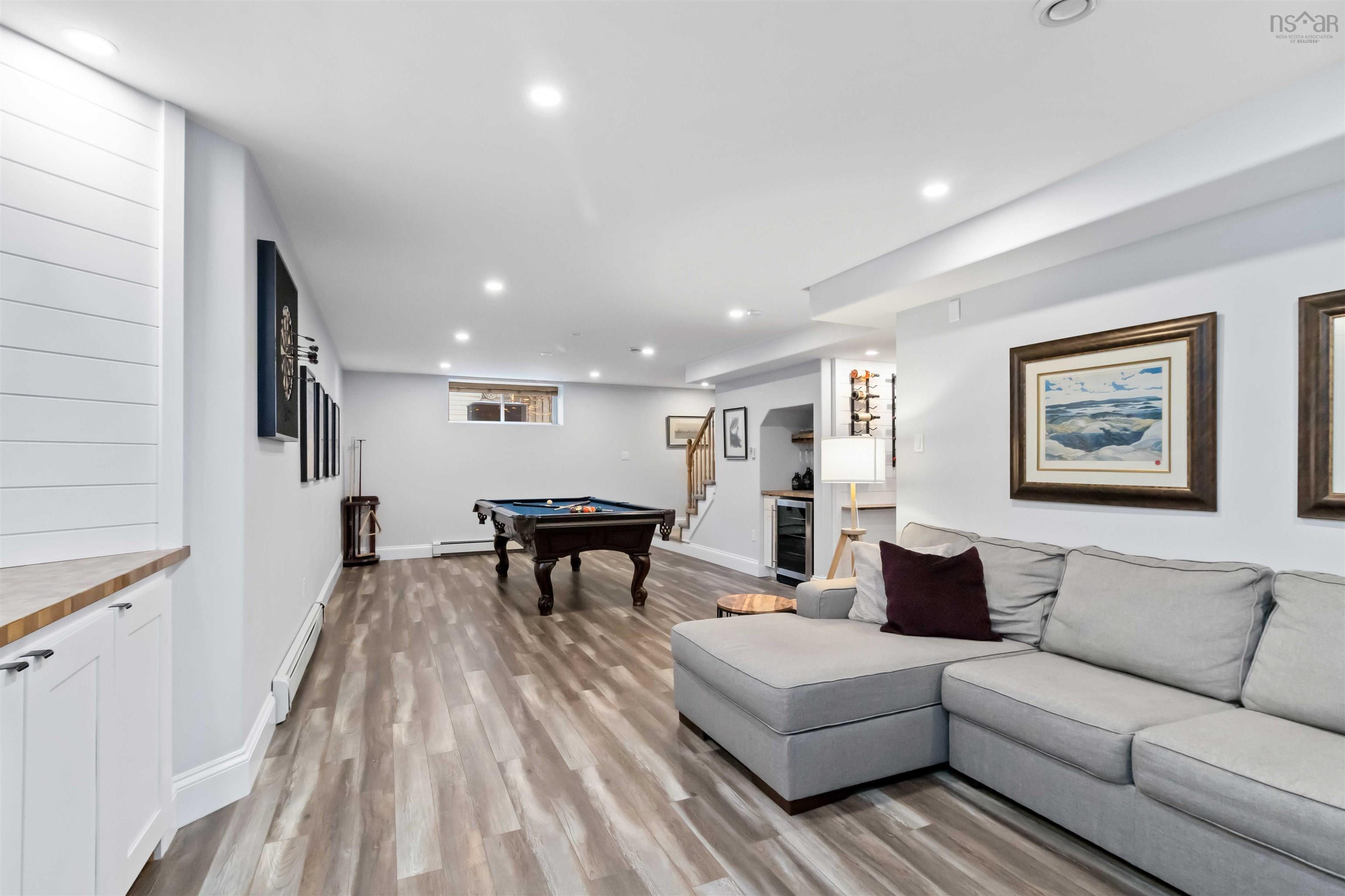 $899,900.00: 12 Walnut  Hall, Dartmouth