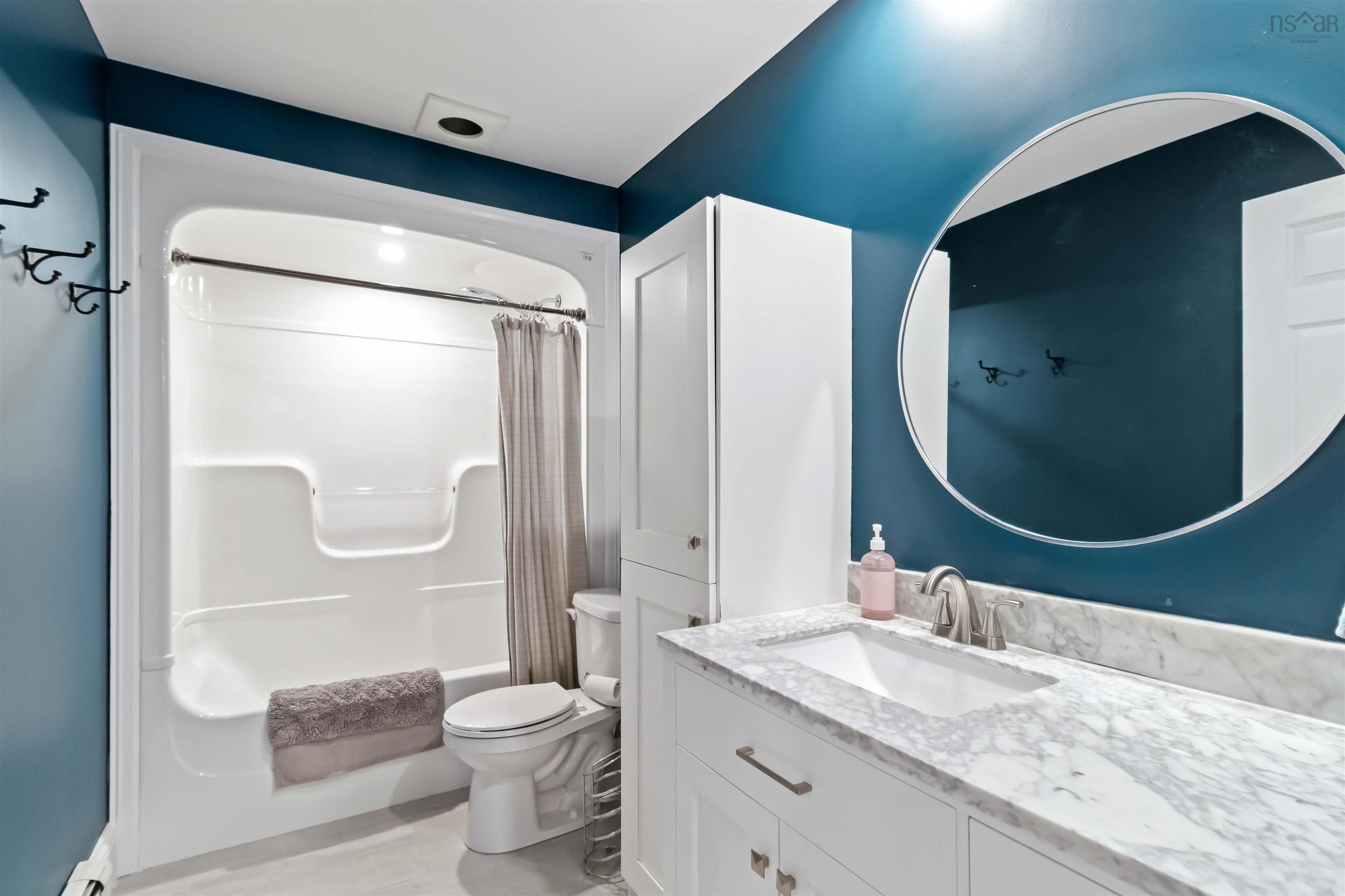 $899,900.00: 12 Walnut  Hall, Dartmouth