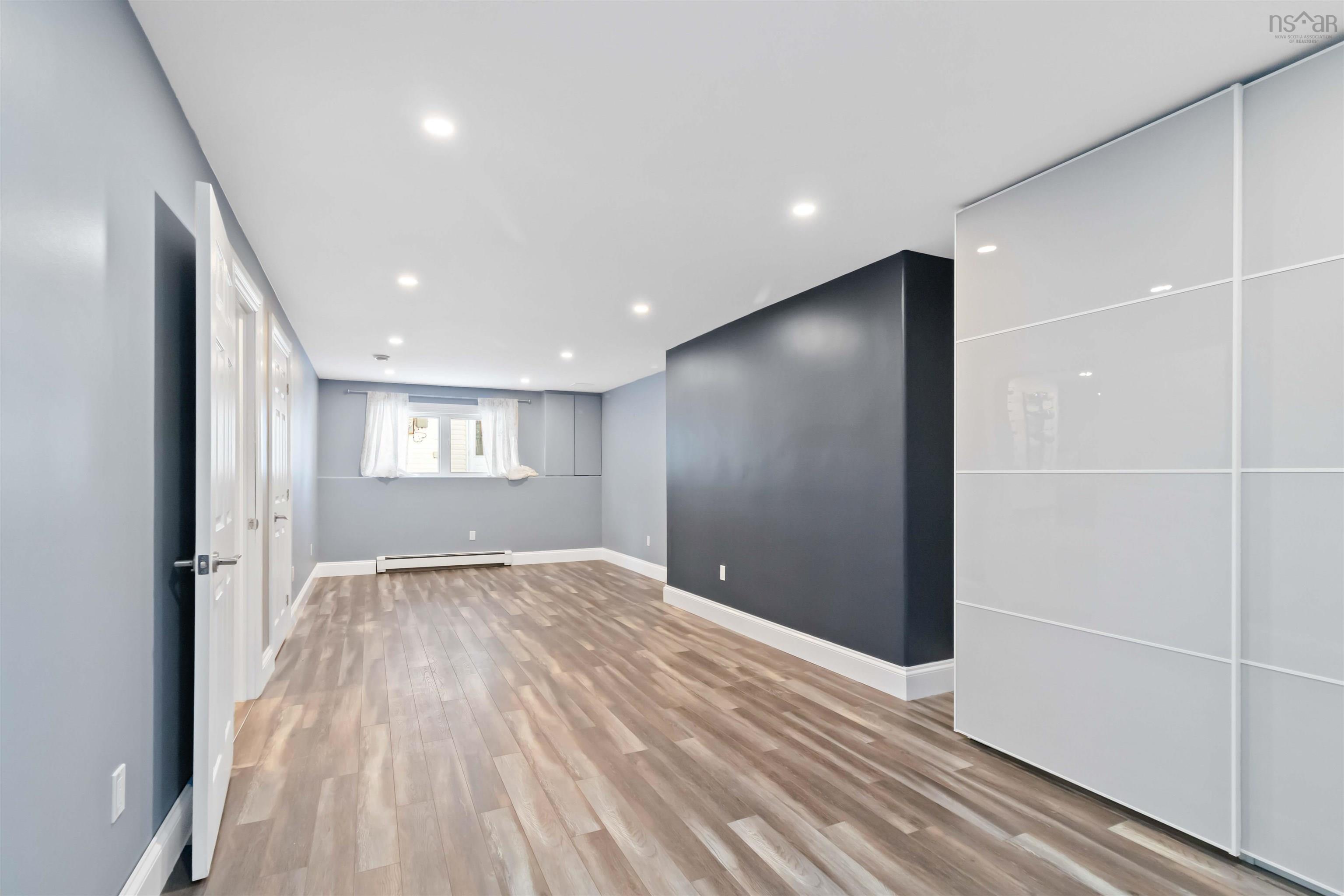 $899,900.00: 12 Walnut  Hall, Dartmouth