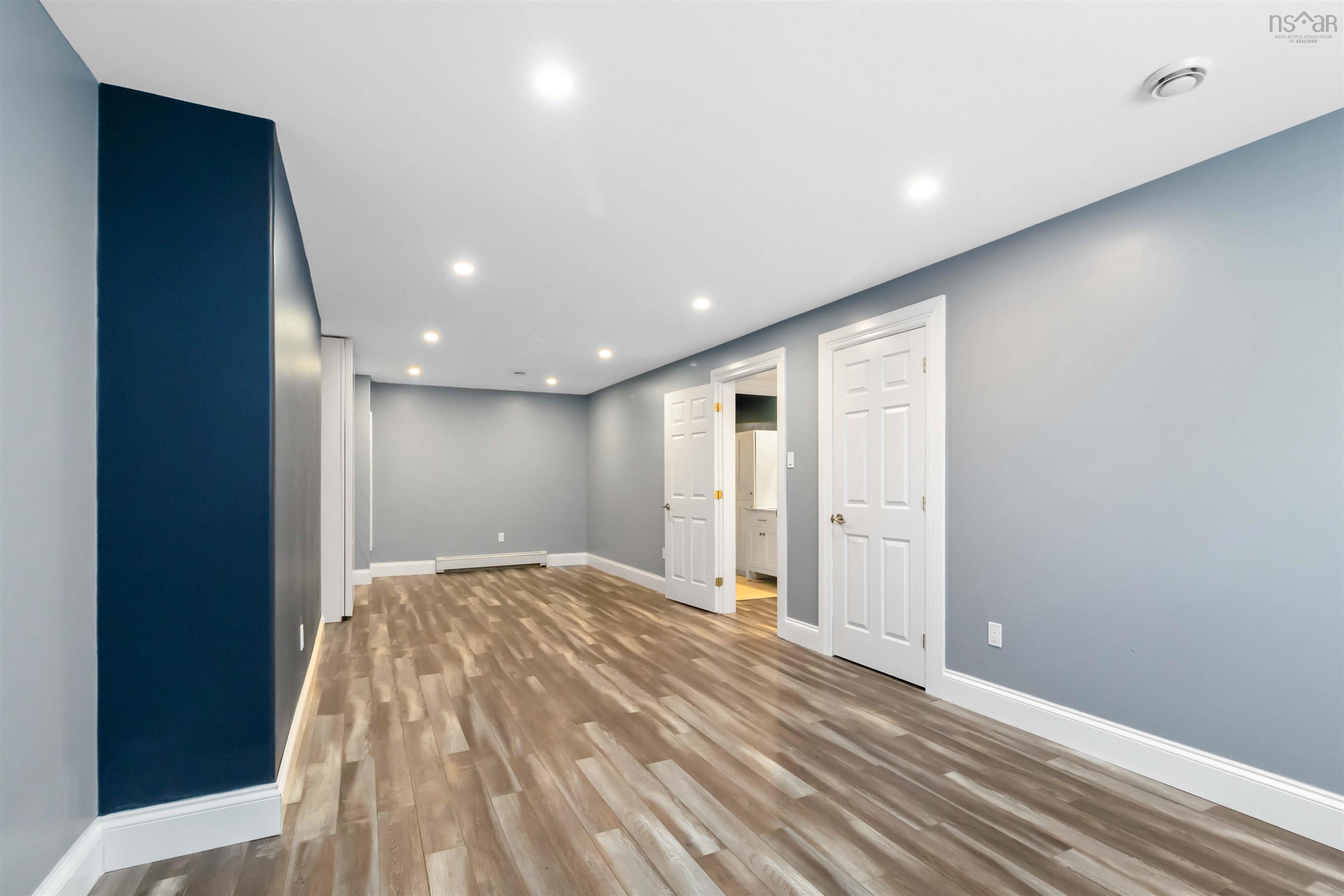 $899,900.00: 12 Walnut  Hall, Dartmouth