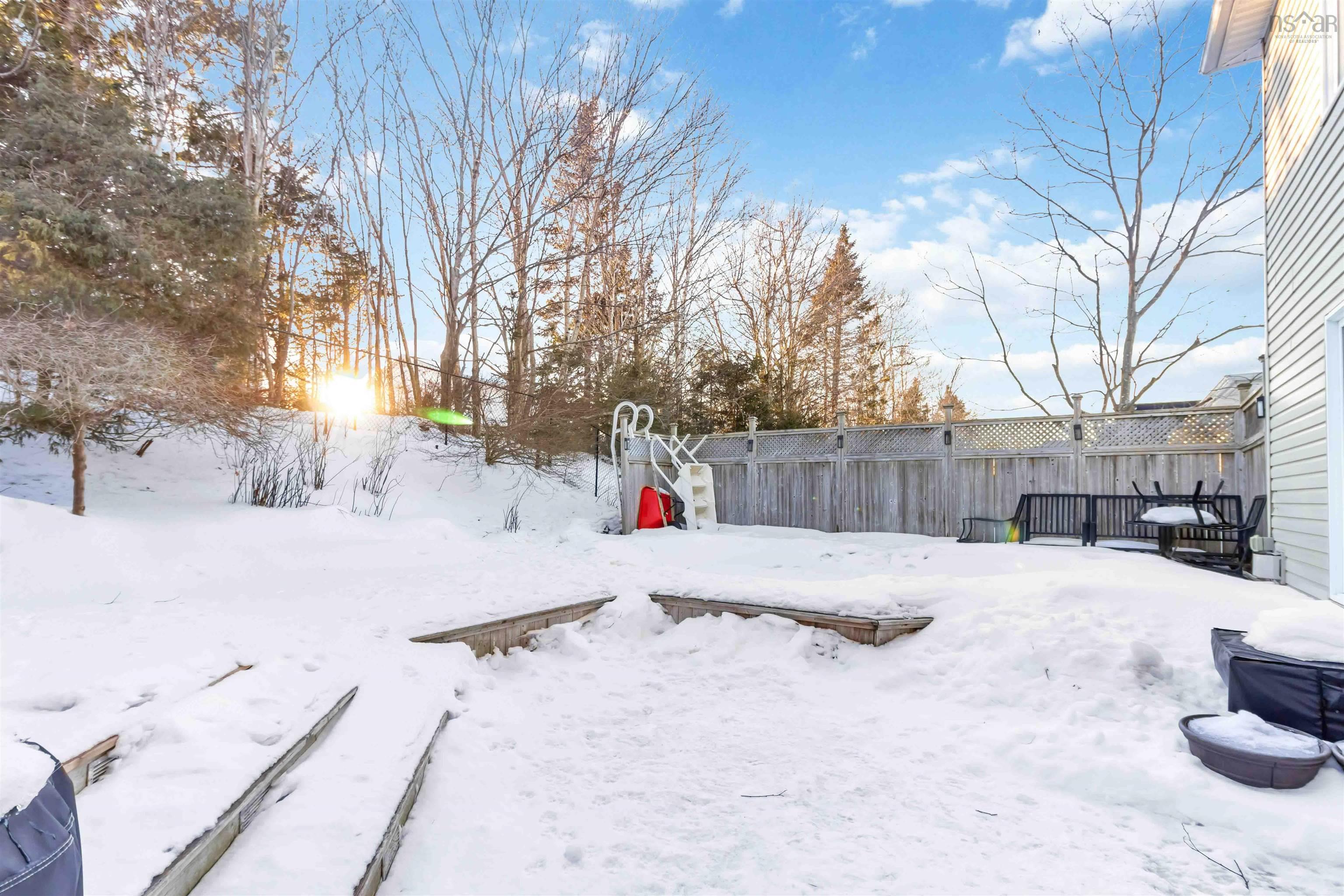 $899,900.00: 12 Walnut  Hall, Dartmouth