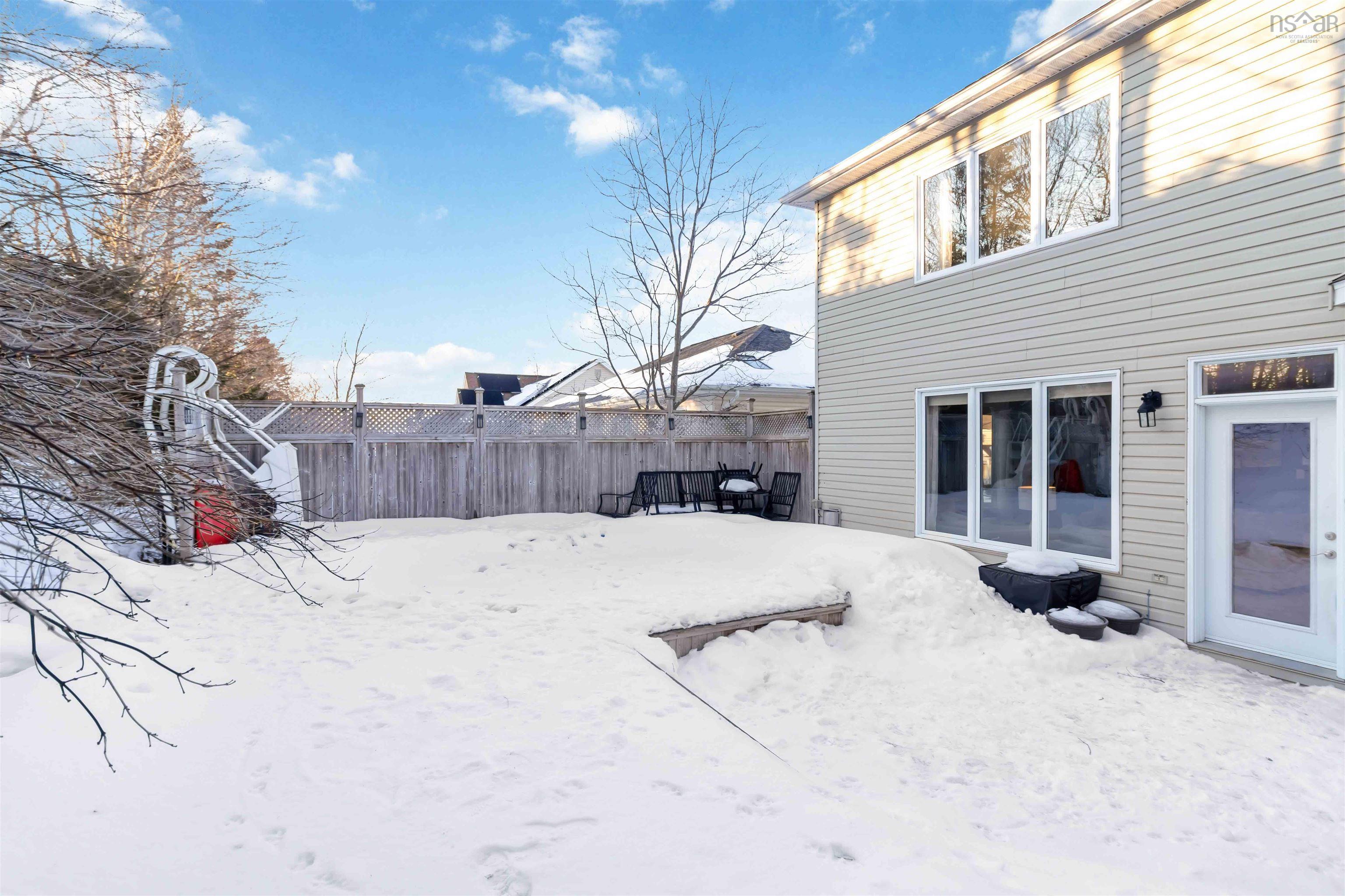 $899,900.00: 12 Walnut  Hall, Dartmouth