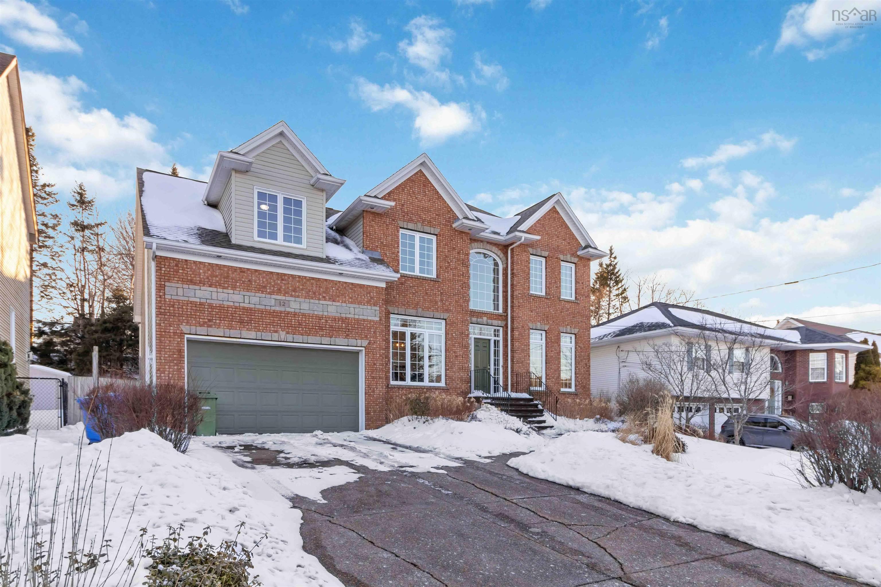 $899,900.00: 12 Walnut  Hall, Dartmouth