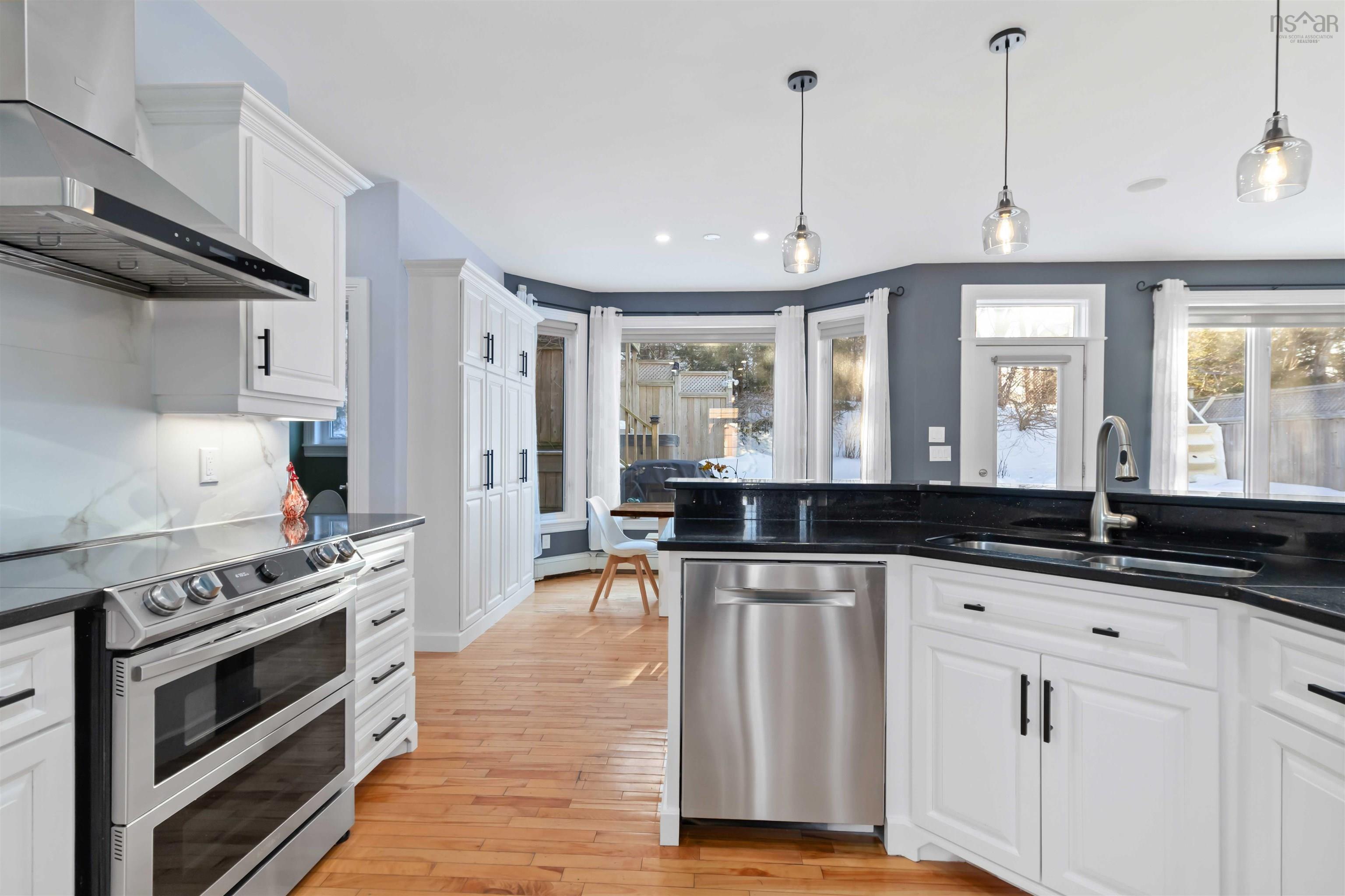 $899,900.00: 12 Walnut  Hall, Dartmouth