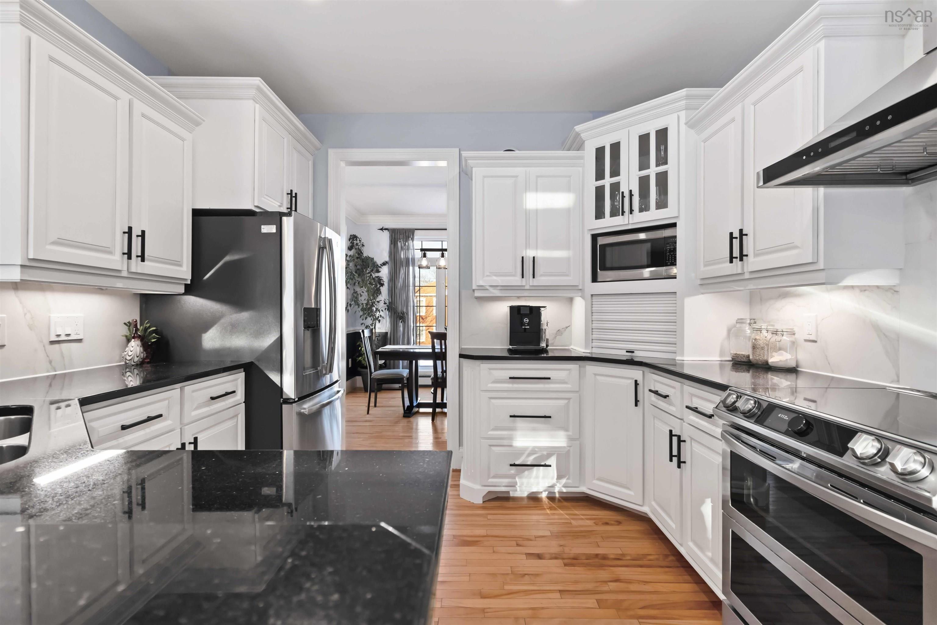$899,900.00: 12 Walnut  Hall, Dartmouth
