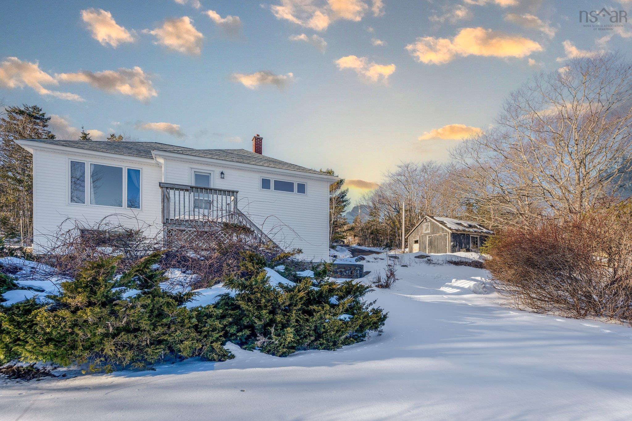 $624,900.00: 90 Foxberry Lane, Hatchet Lake