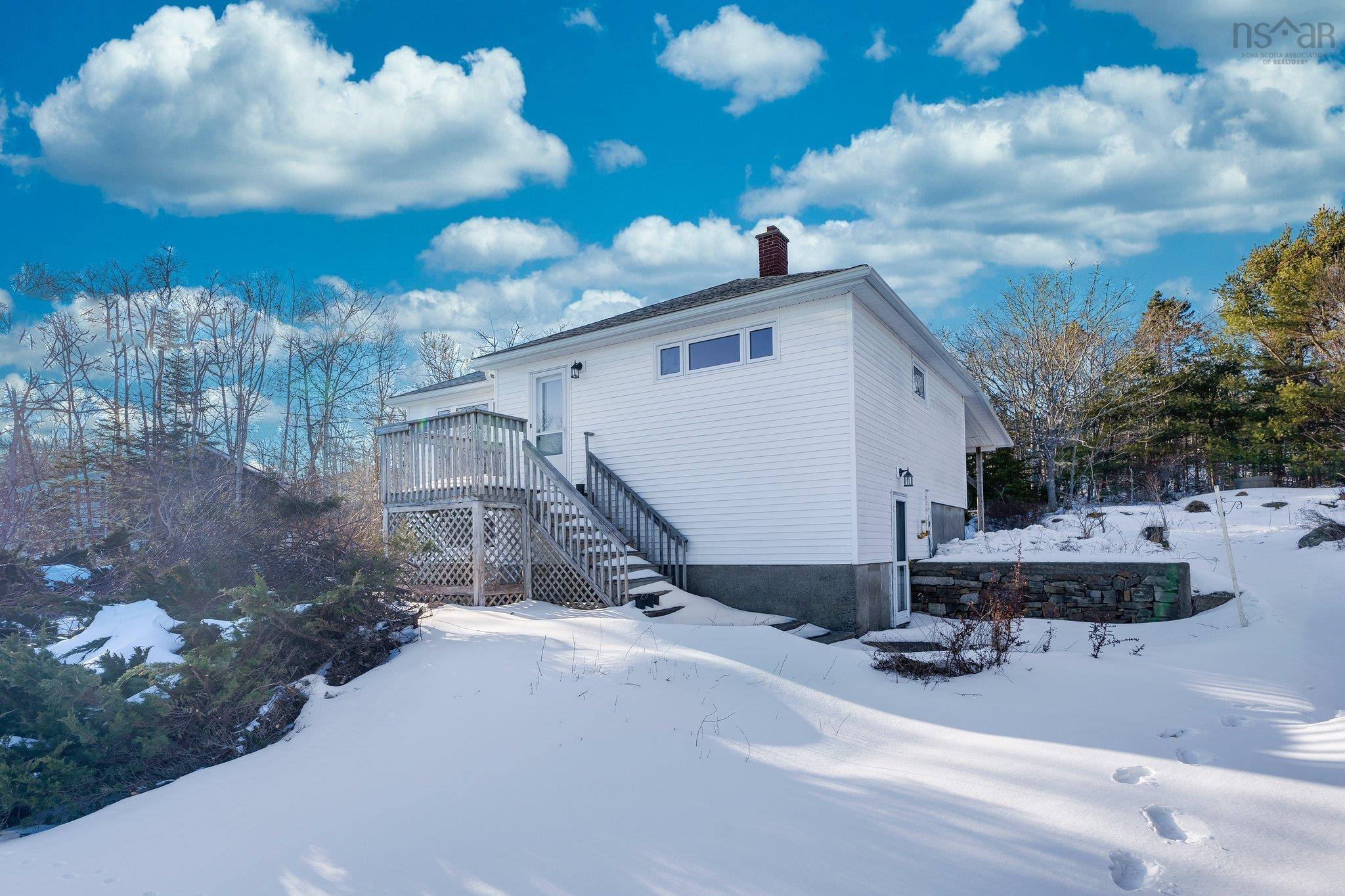 $624,900.00: 90 Foxberry Lane, Hatchet Lake