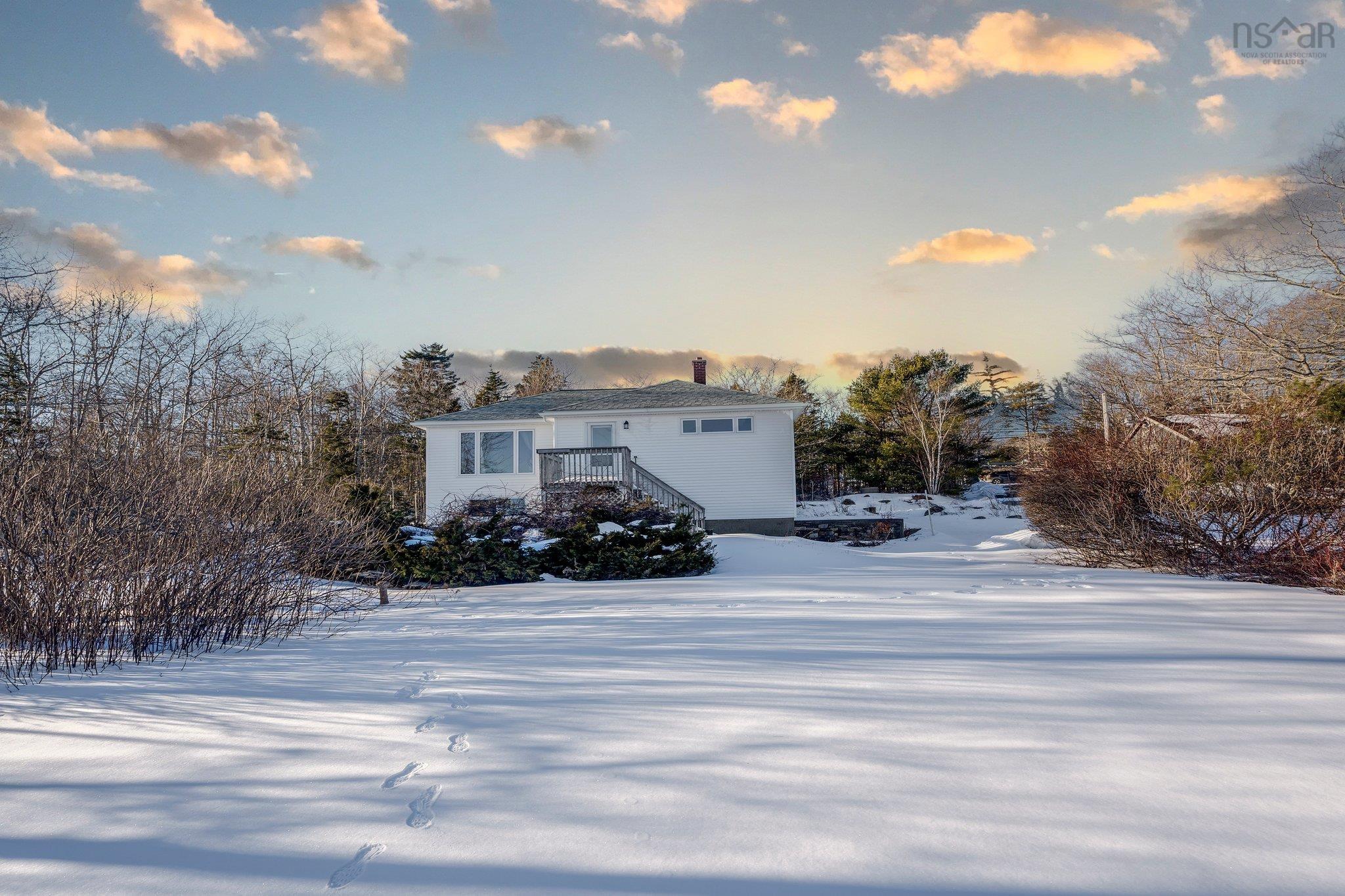 $624,900.00: 90 Foxberry Lane, Hatchet Lake