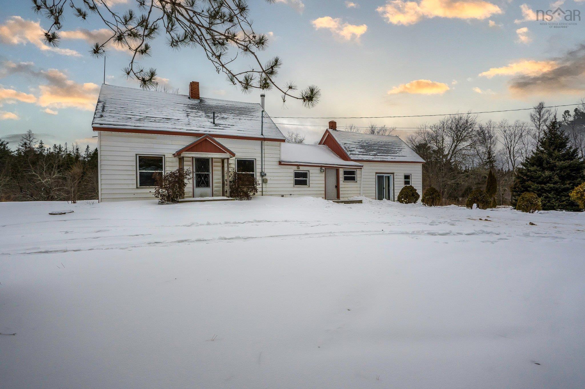 $299,000.00: 2072 North River Road, Stanley