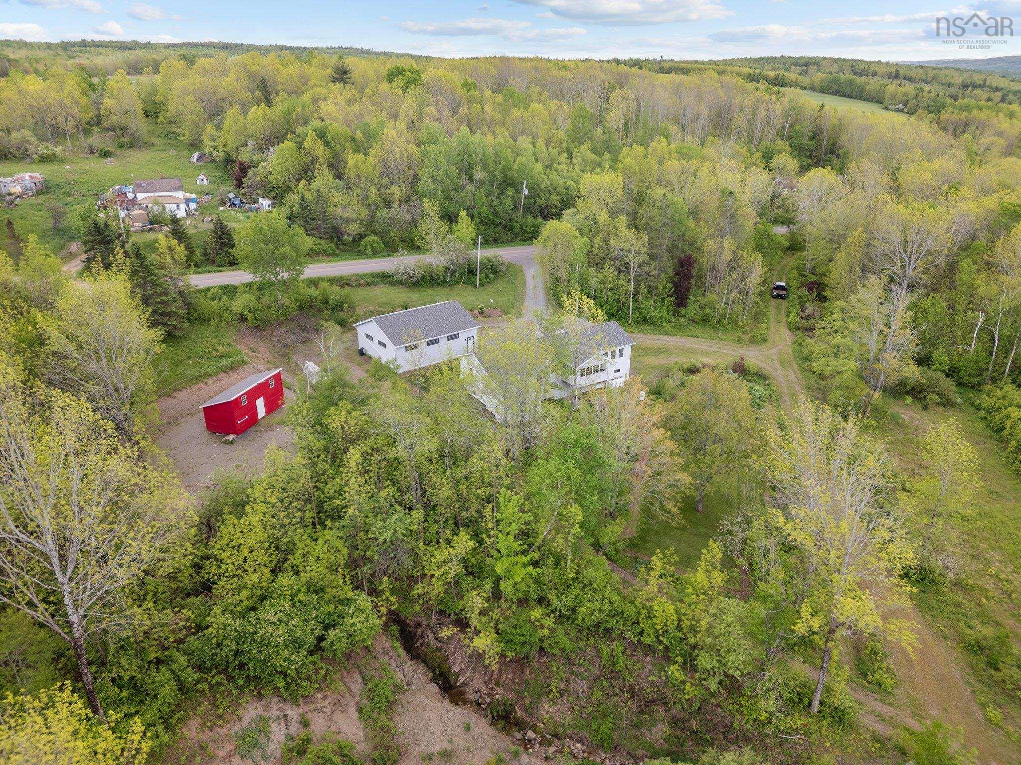 $634,900.00: 327 East Torbrook Road, Torbrook