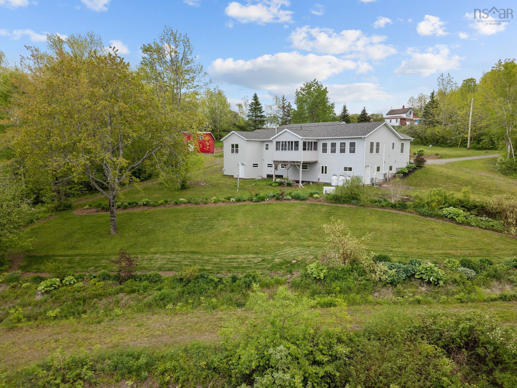 $634,900.00: 327 East Torbrook Road, Torbrook