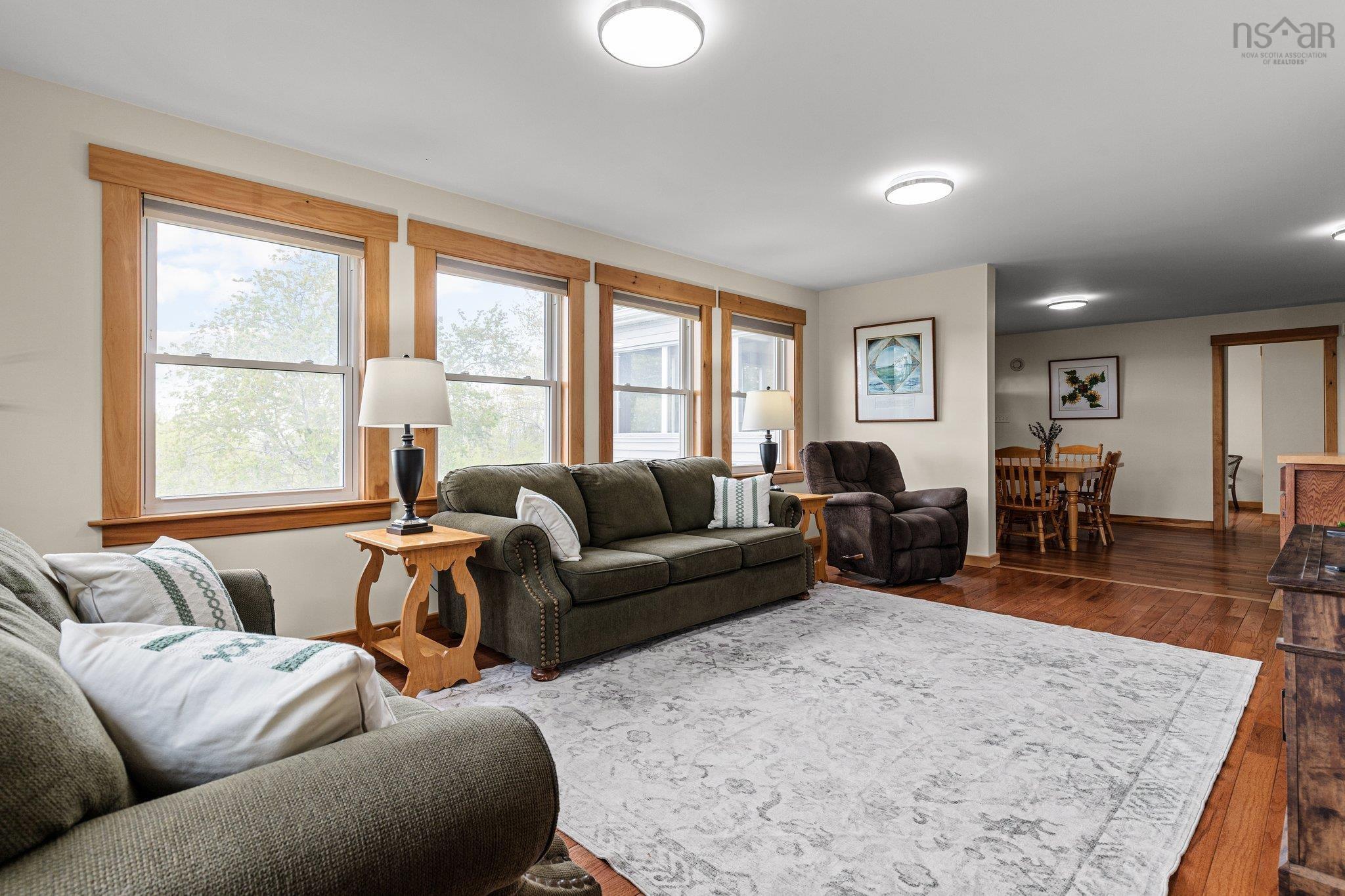 $634,900.00: 327 East Torbrook Road, Torbrook
