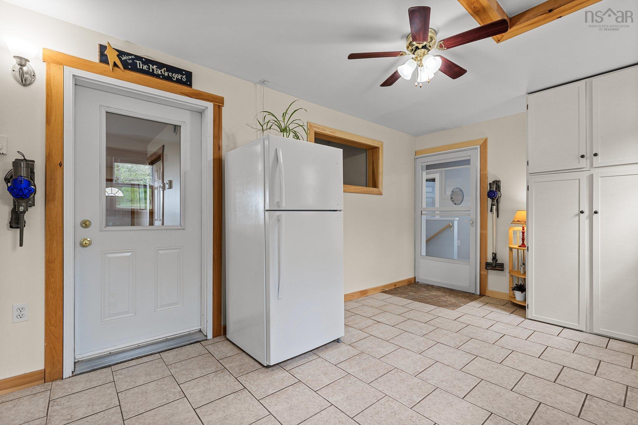 $634,900.00: 327 East Torbrook Road, Torbrook
