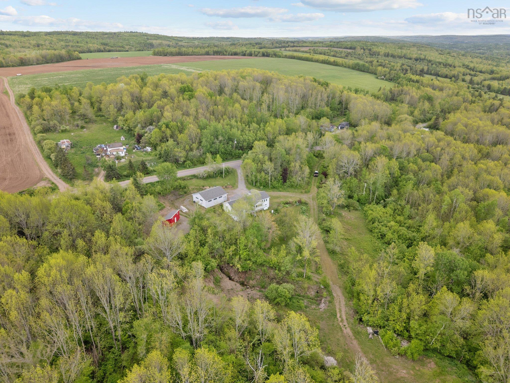 $634,900.00: 327 East Torbrook Road, Torbrook