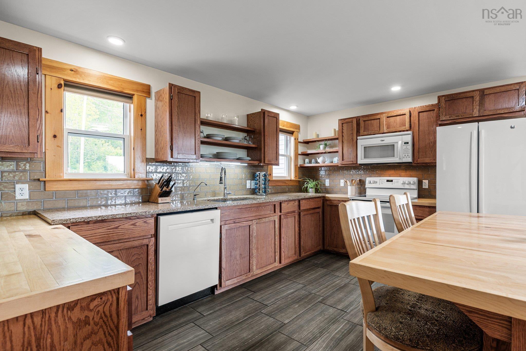 $634,900.00: 327 East Torbrook Road, Torbrook