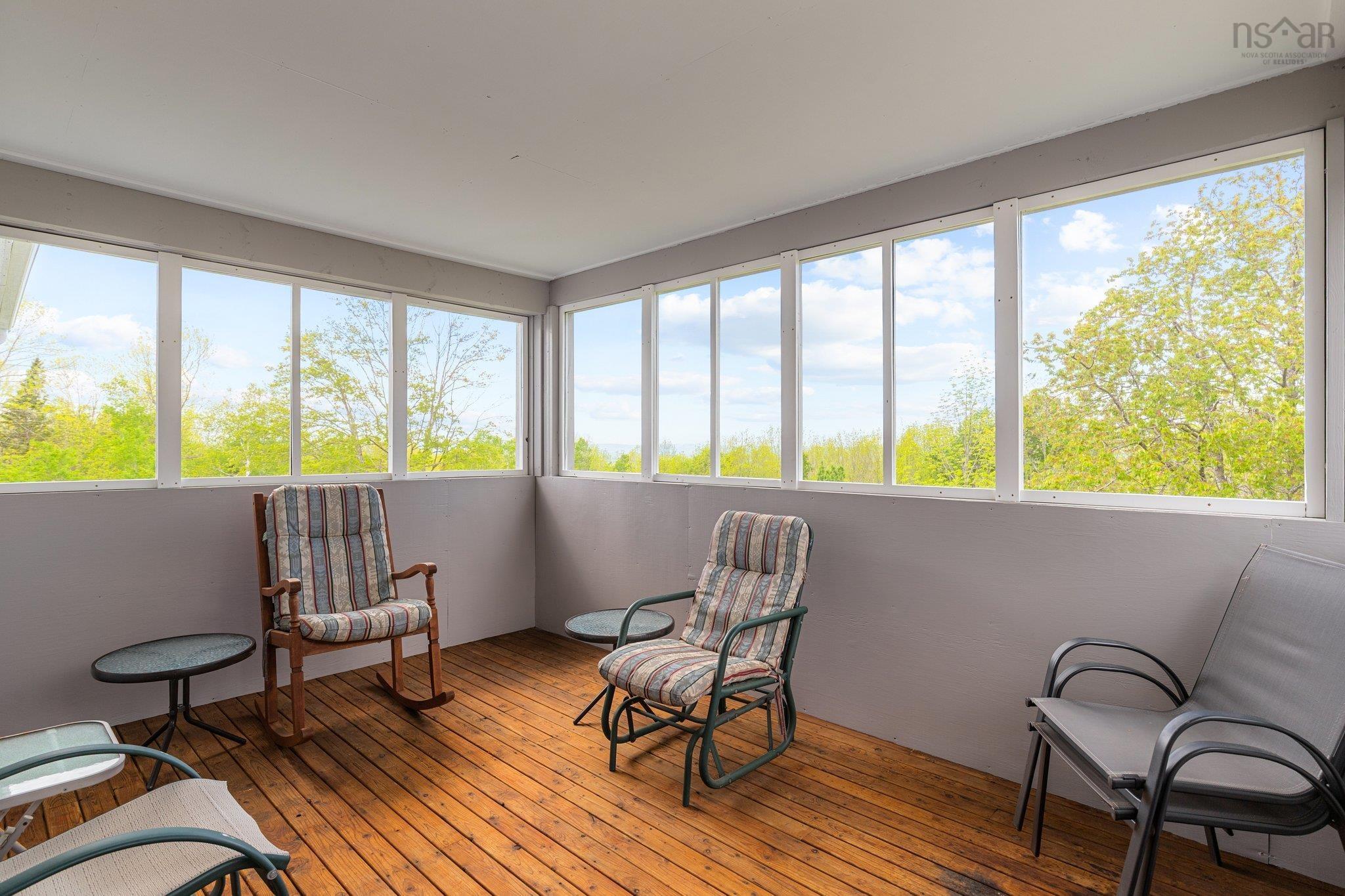 $634,900.00: 327 East Torbrook Road, Torbrook