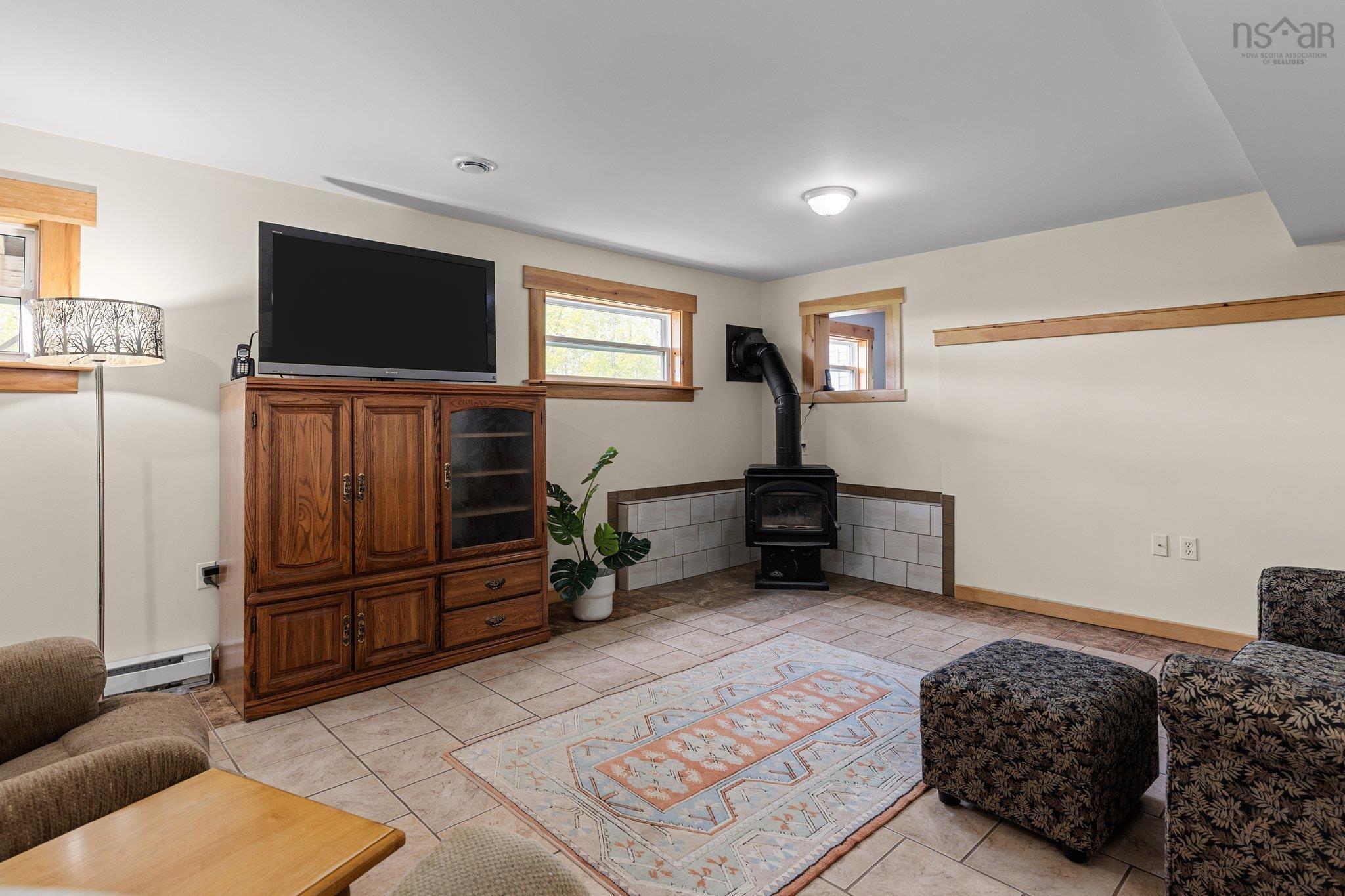 $634,900.00: 327 East Torbrook Road, Torbrook