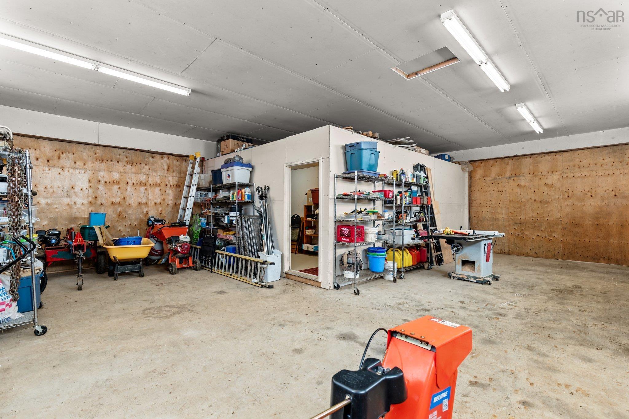 $634,900.00: 327 East Torbrook Road, Torbrook