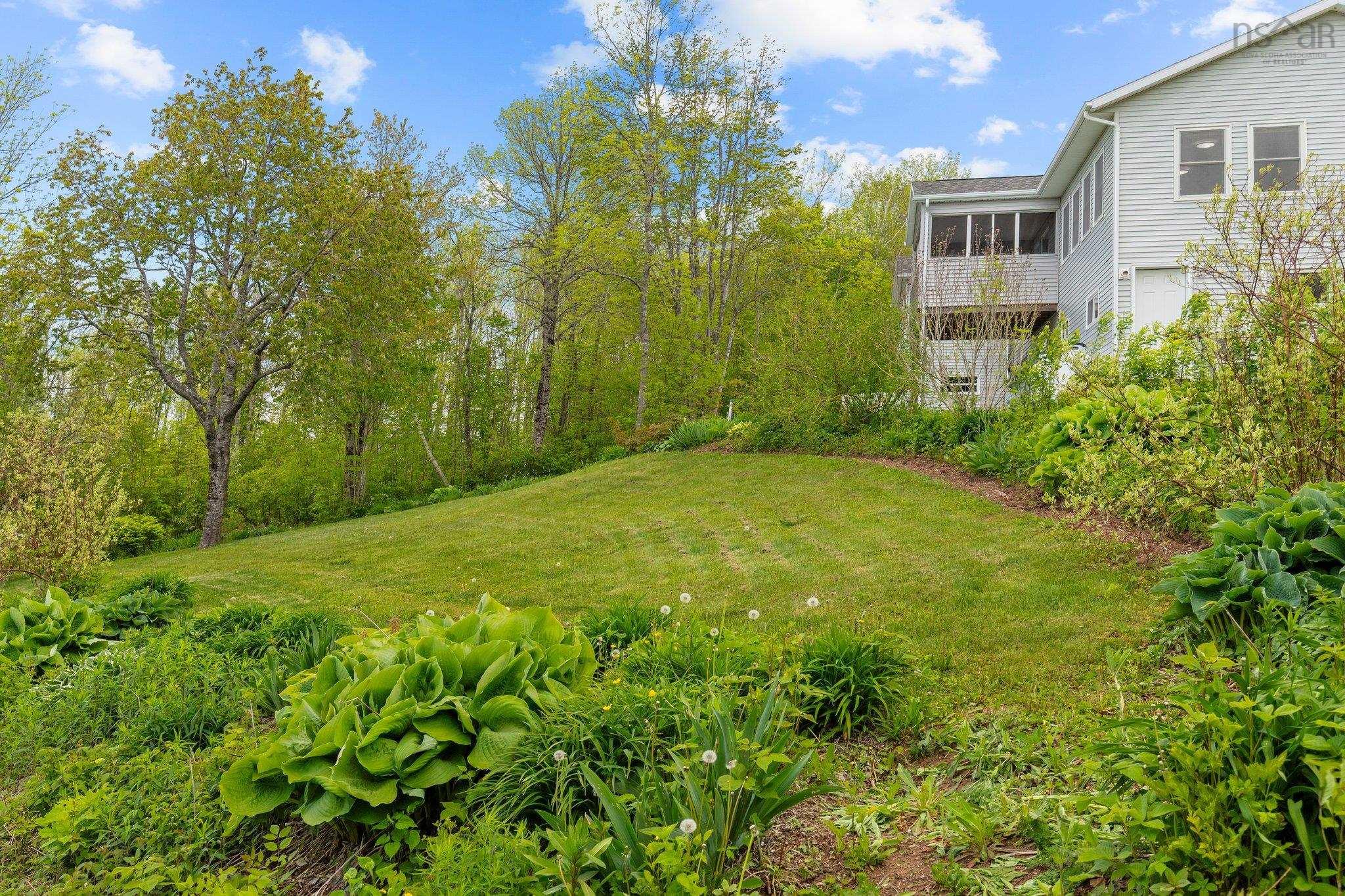 $634,900.00: 327 East Torbrook Road, Torbrook