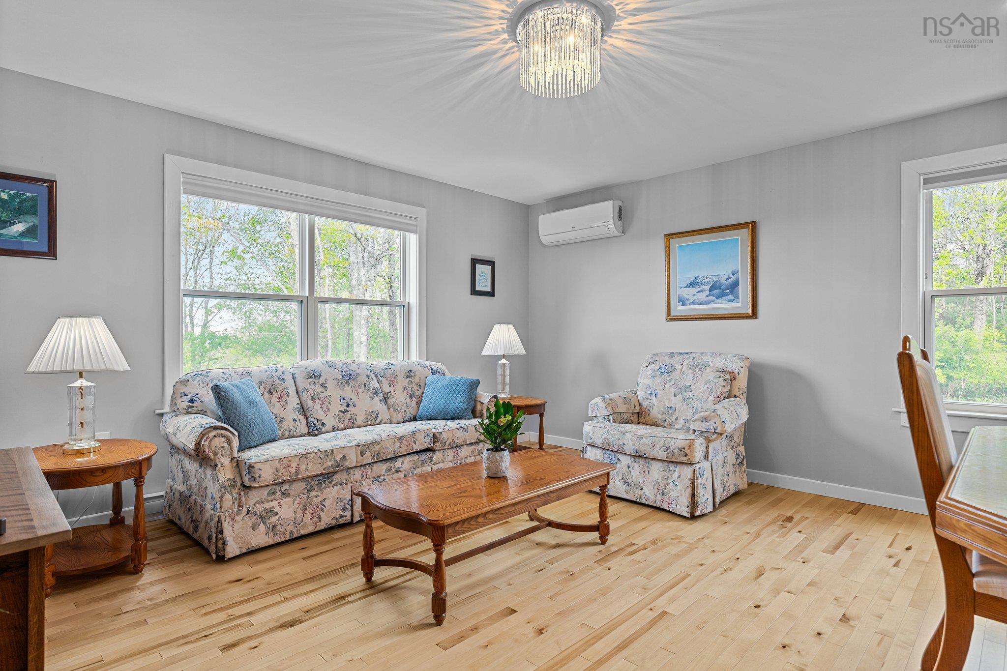 $634,900.00: 327 East Torbrook Road, Torbrook