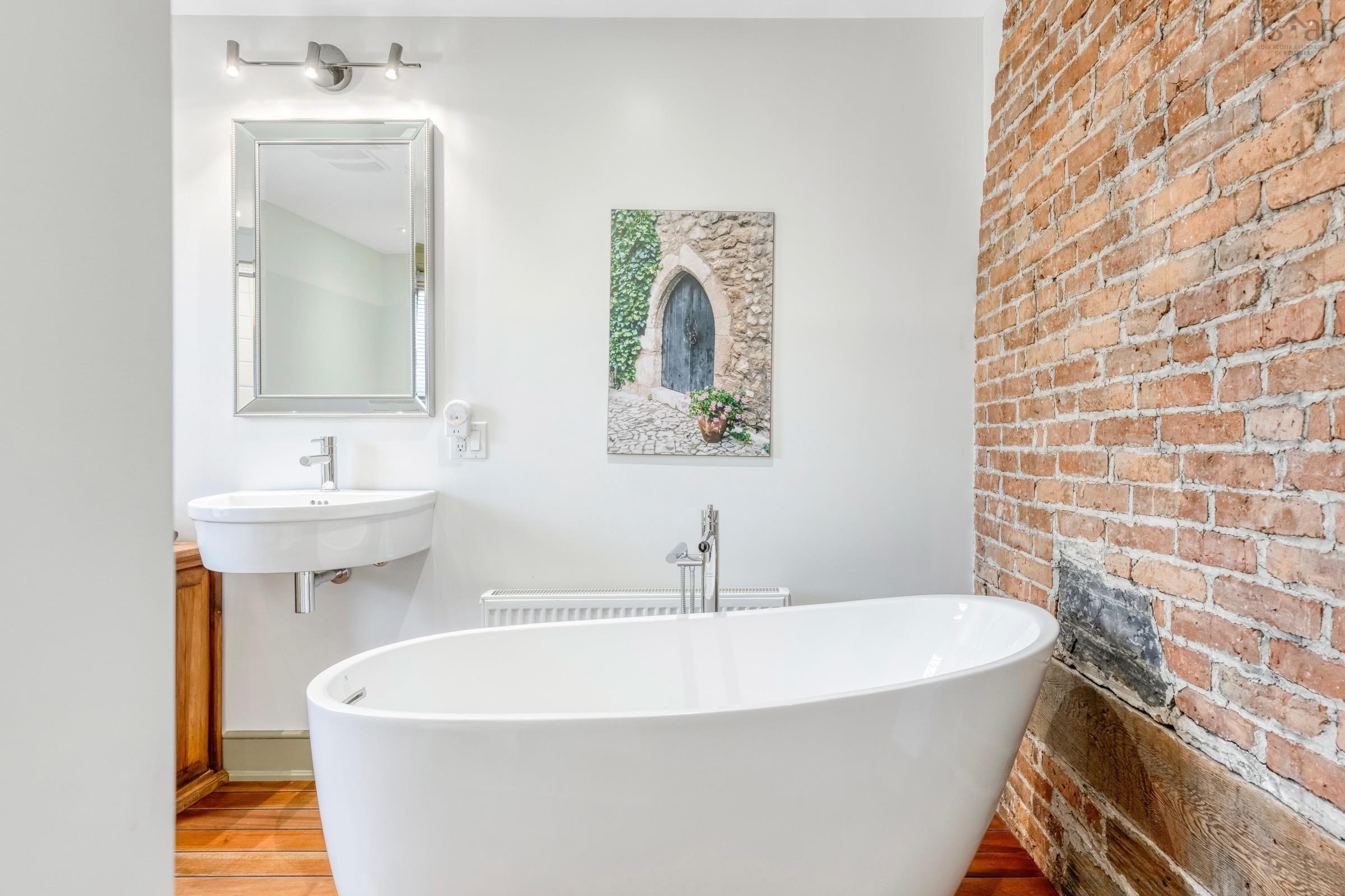 $995,000.00: 33 Cornwallis Street, Lunenburg