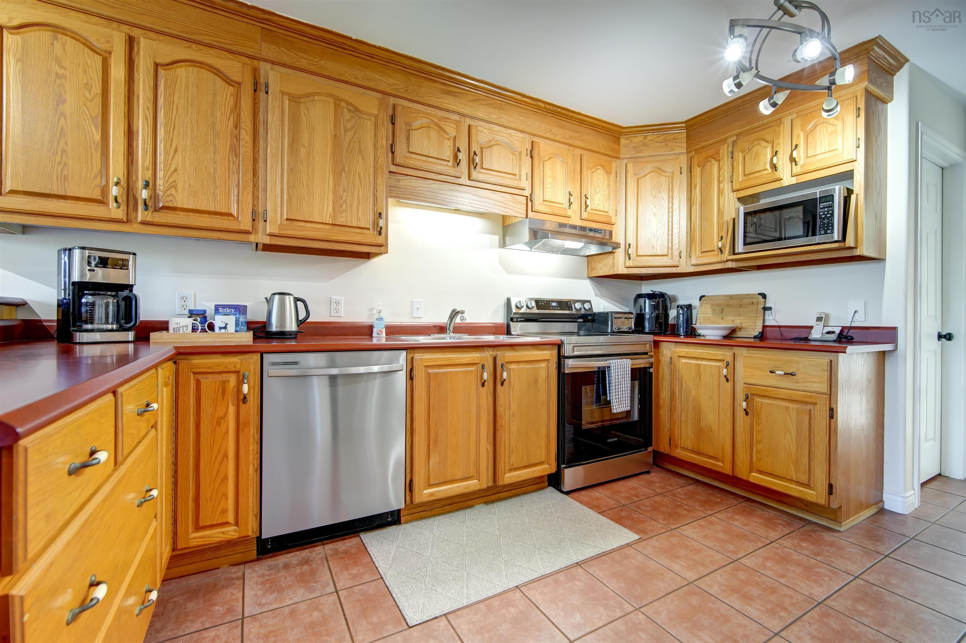 $799,900.00: 35 Prospect River Court, Hatchet Lake