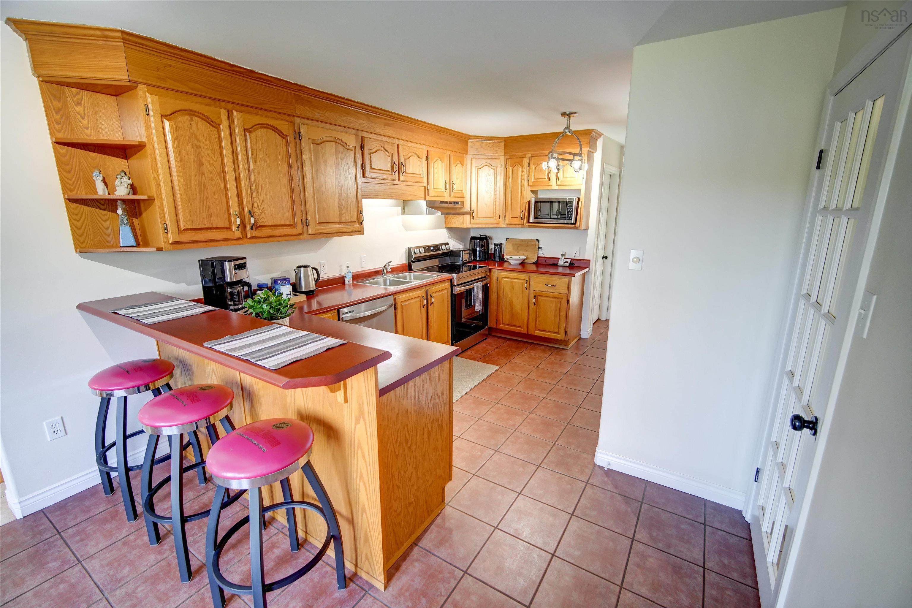 $799,900.00: 35 Prospect River Court, Hatchet Lake