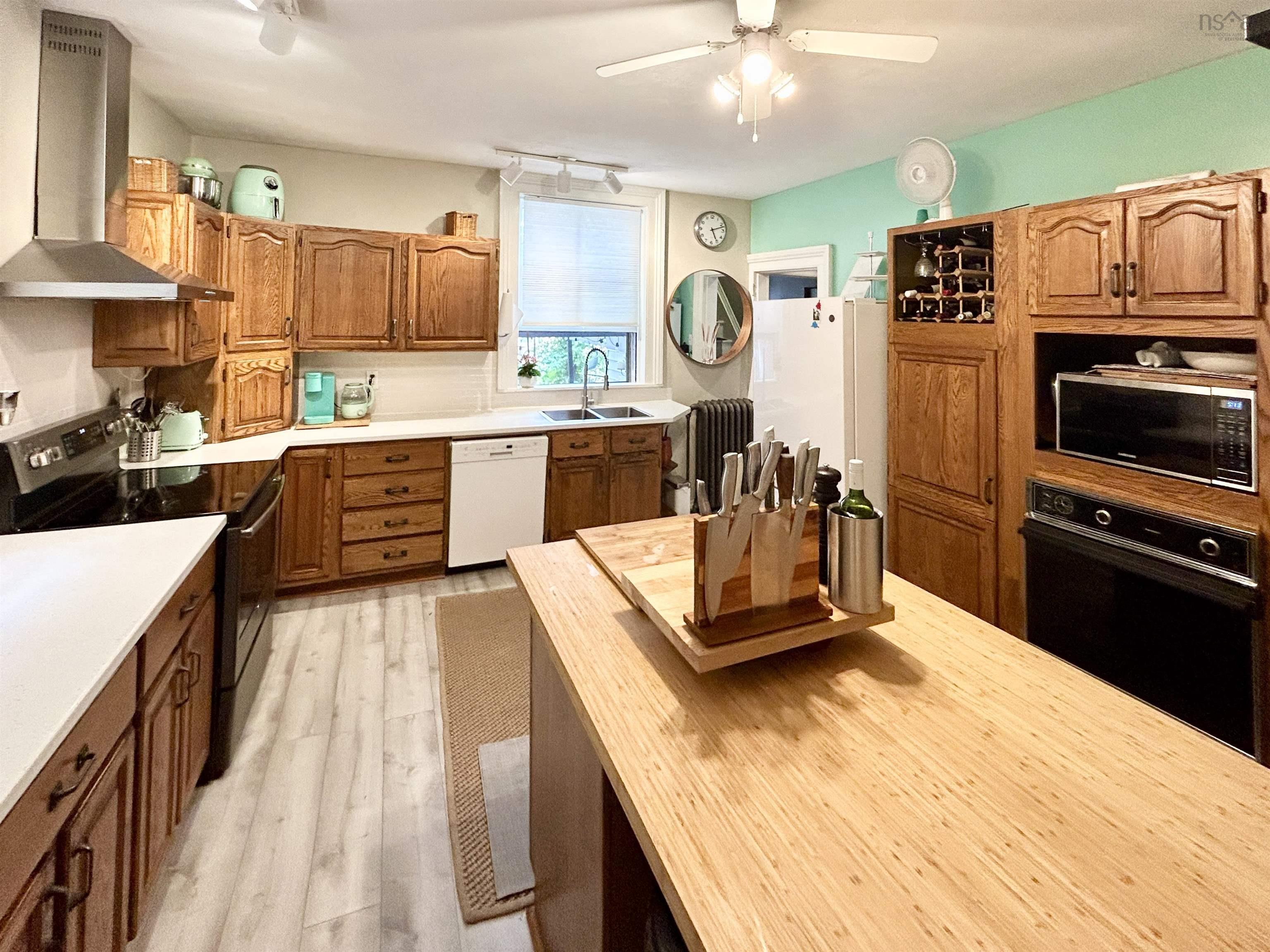 $499,900.00: 65 Chestnut Street, Windsor