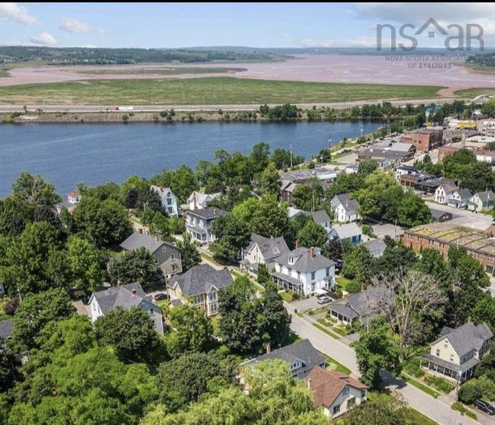$499,900.00: 65 Chestnut Street, Windsor