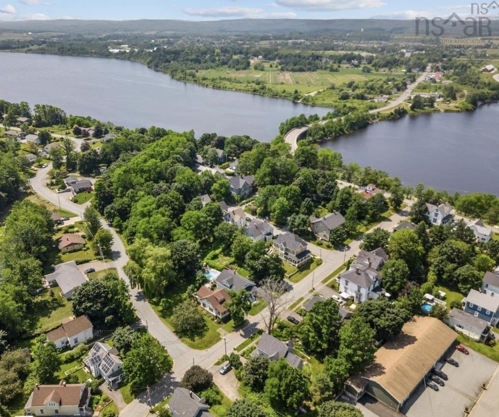 $499,900.00: 65 Chestnut Street, Windsor