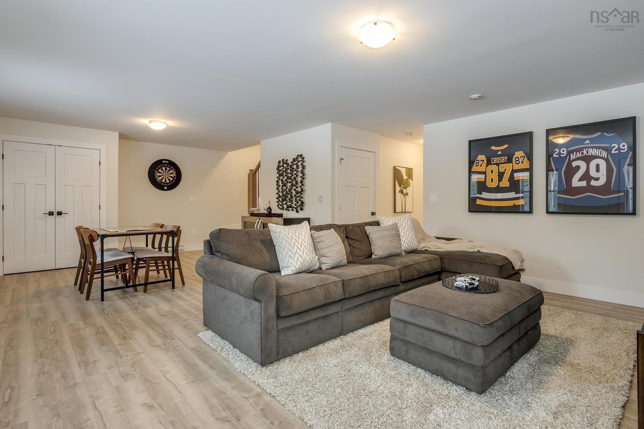 $799,900.00: 153 Coulter Crescent, Oakfield