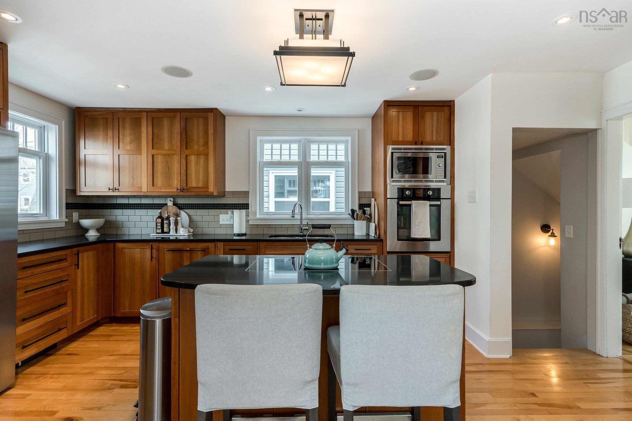 $799,900.00: 2395 Connaught Avenue, Halifax