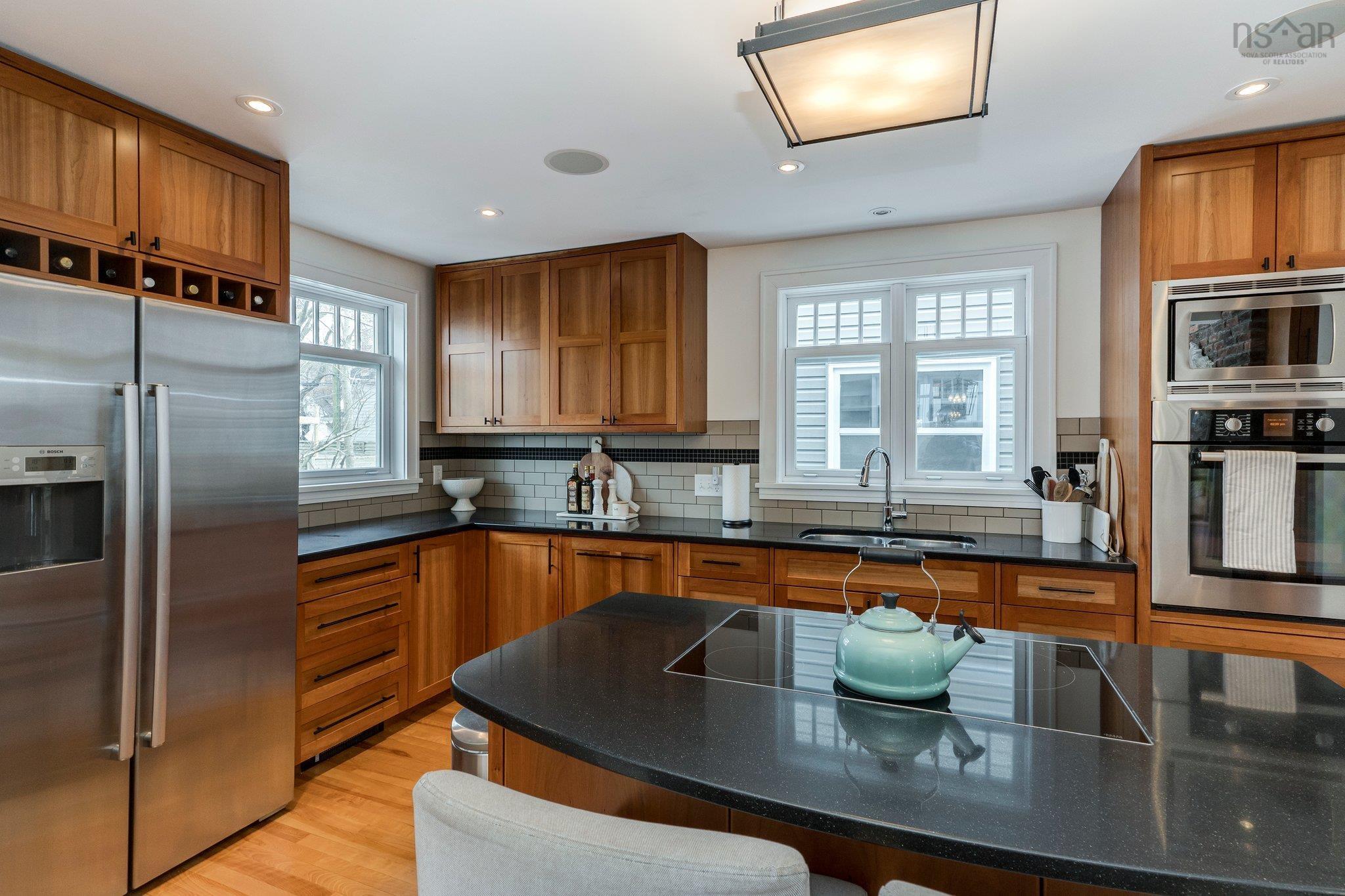 $799,900.00: 2395 Connaught Avenue, Halifax