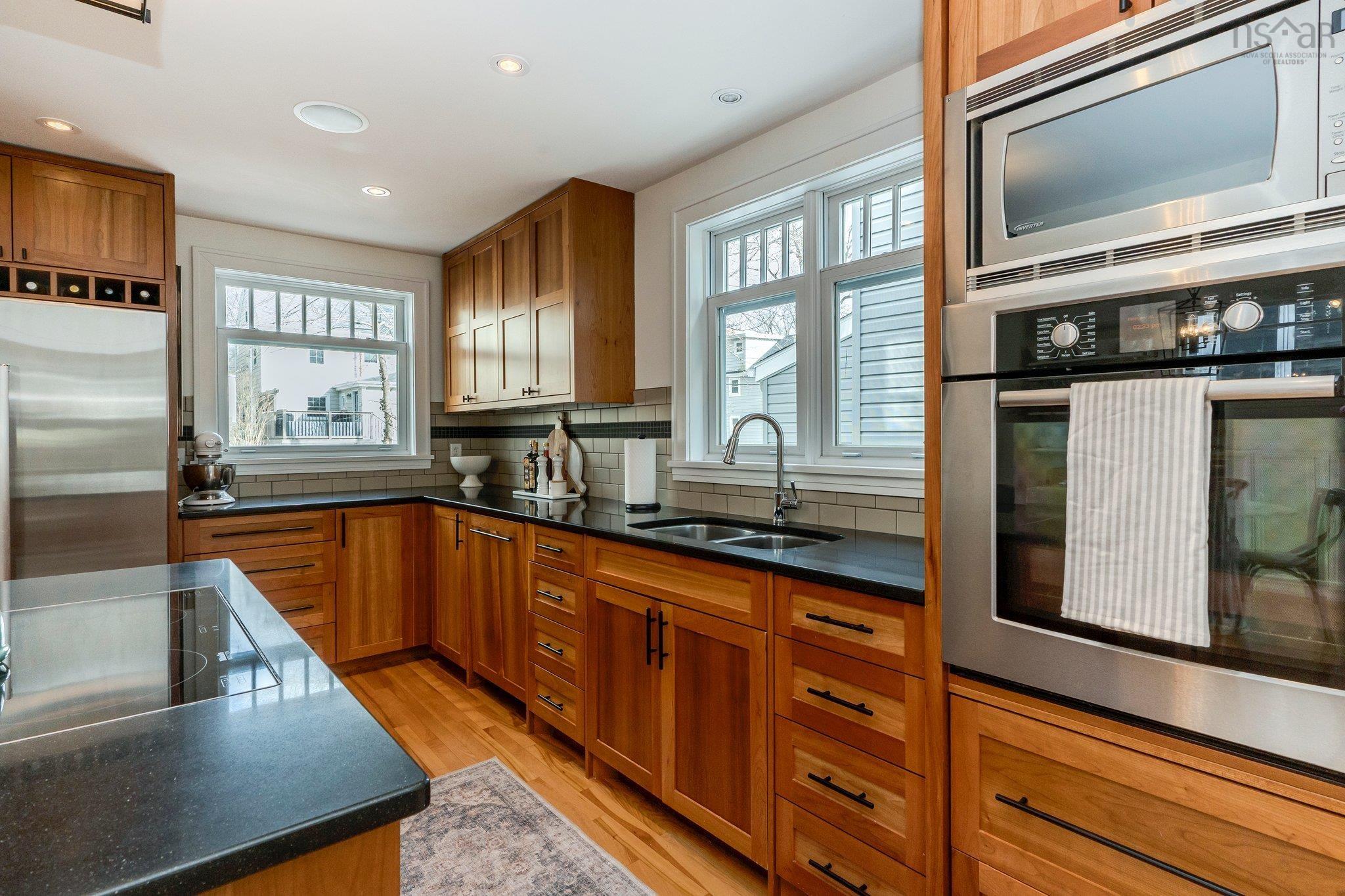 $799,900.00: 2395 Connaught Avenue, Halifax