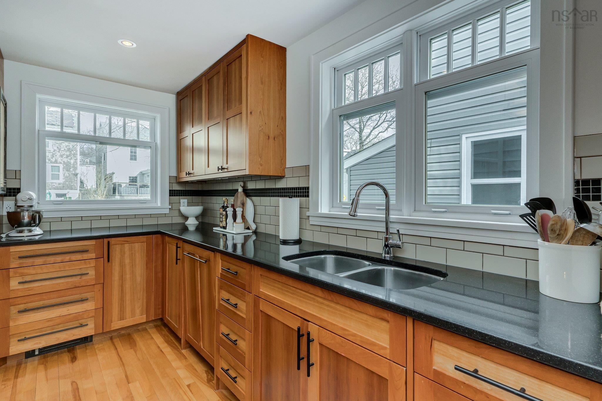 $799,900.00: 2395 Connaught Avenue, Halifax