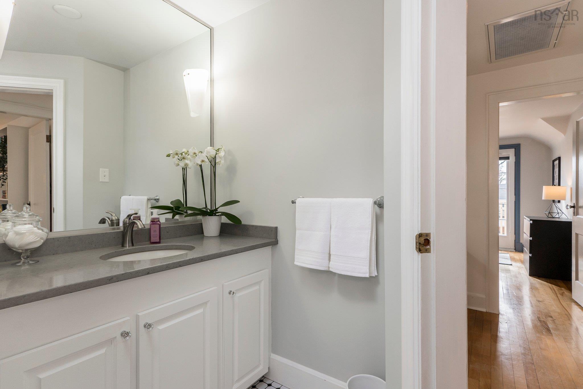 $799,900.00: 2395 Connaught Avenue, Halifax