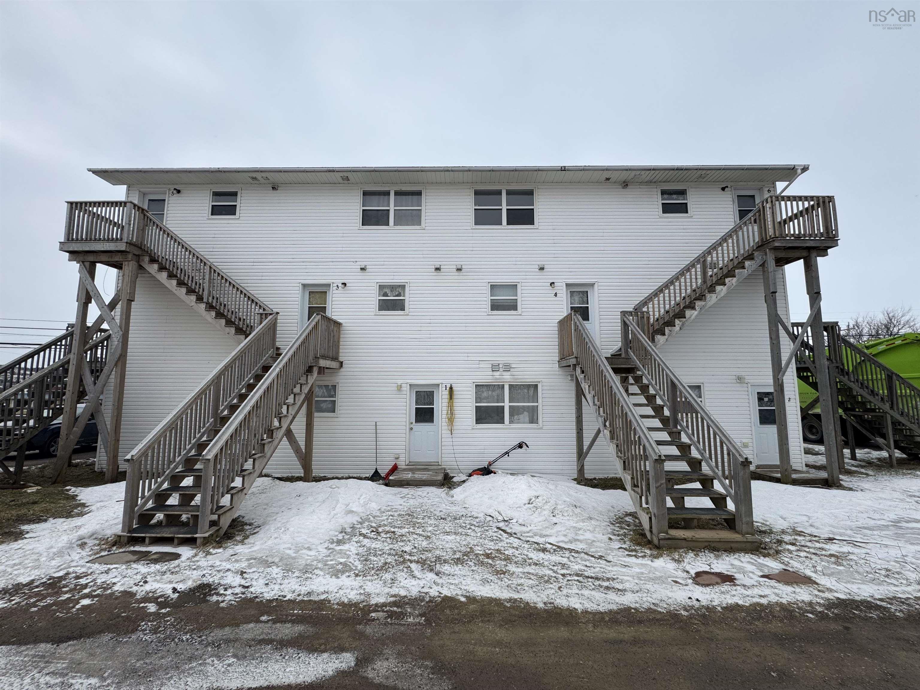 $1,050,000.00: 15770 Central Avenue, Inverness